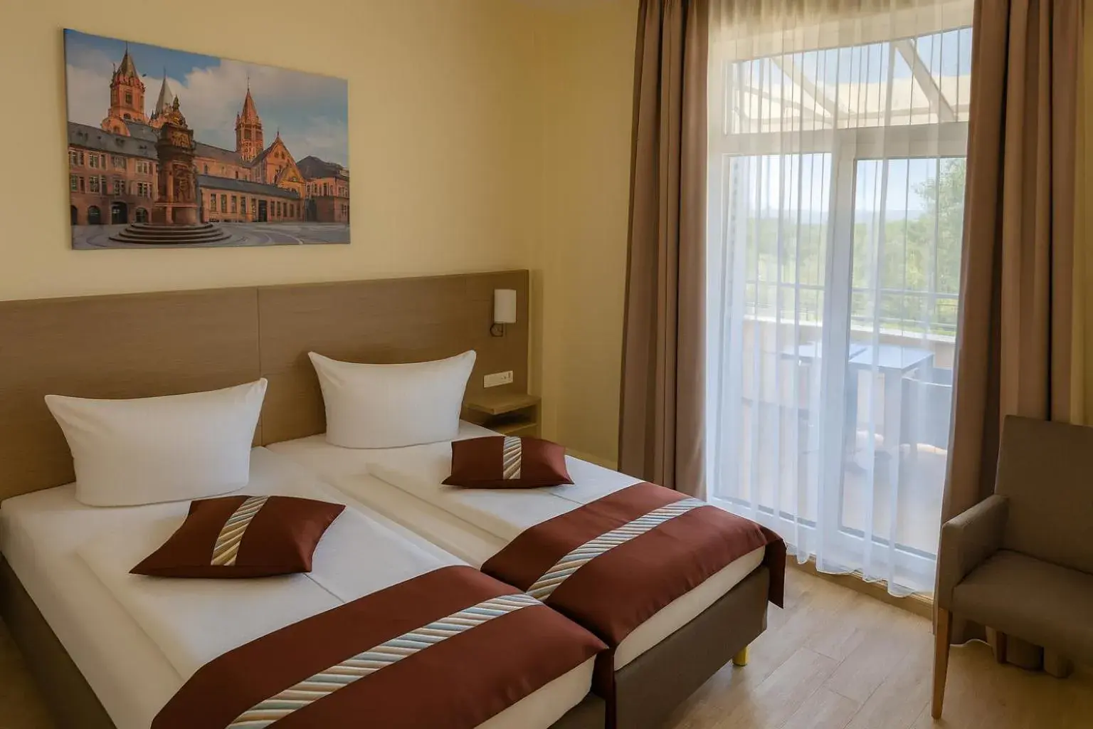 Photo of the whole room, Bed in Mainzer Hof Photo of the whole room, Bed in Mainzer Hof