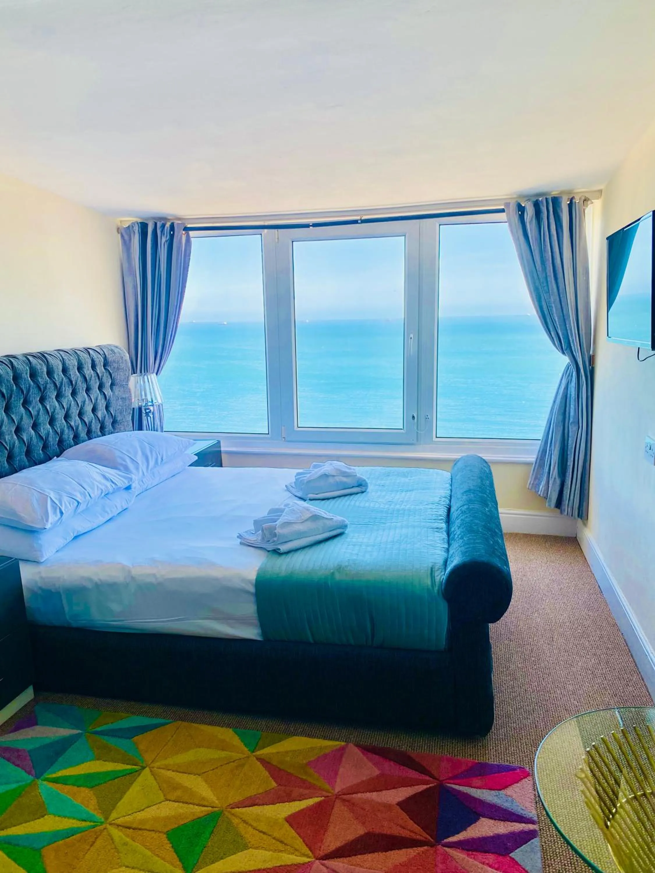 Bed in Villa Mentone Hotel