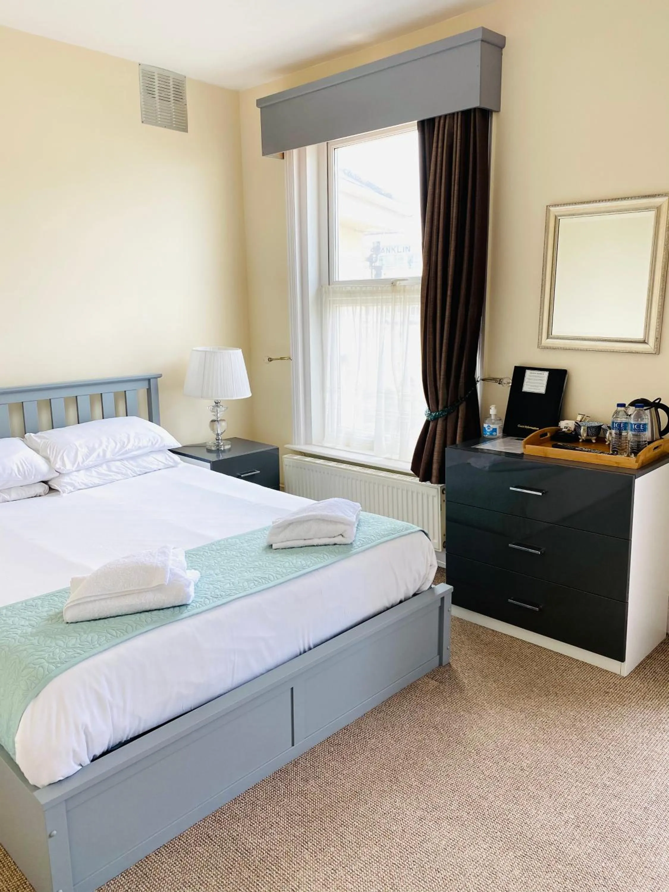 Bed in Villa Mentone Hotel