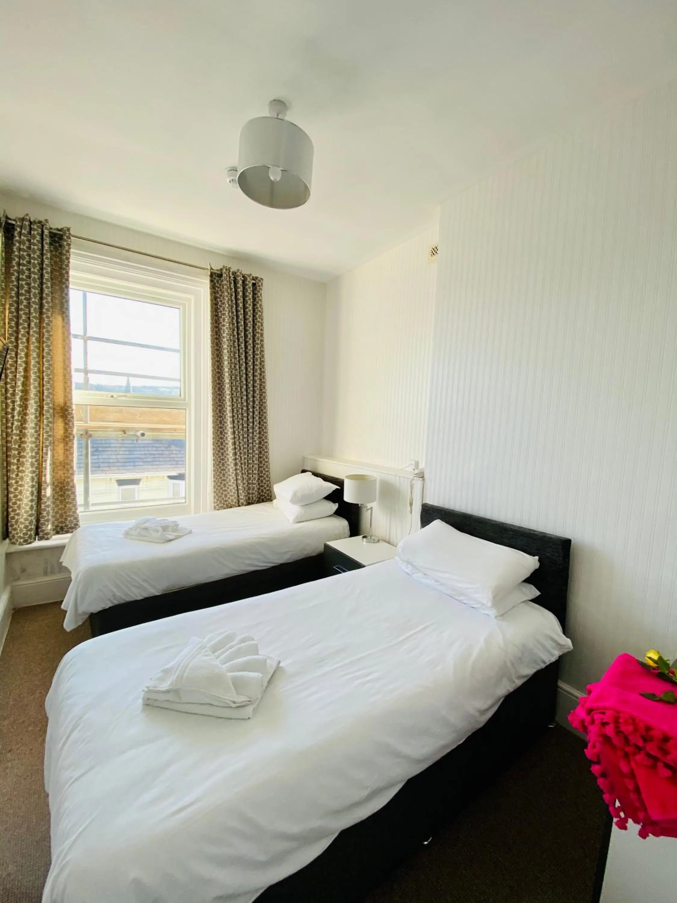 Bed in Villa Mentone Hotel