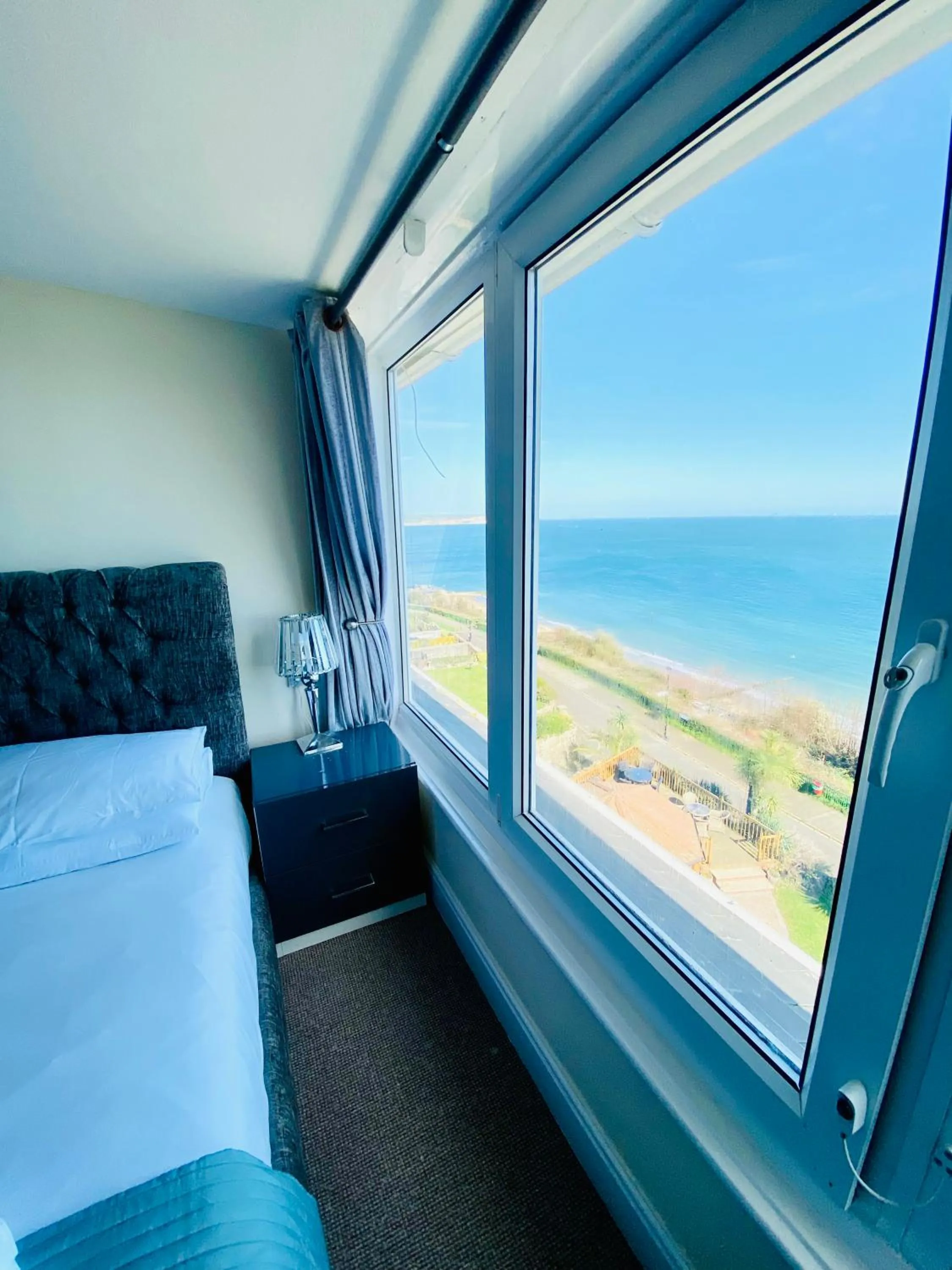 Bed in Villa Mentone Hotel