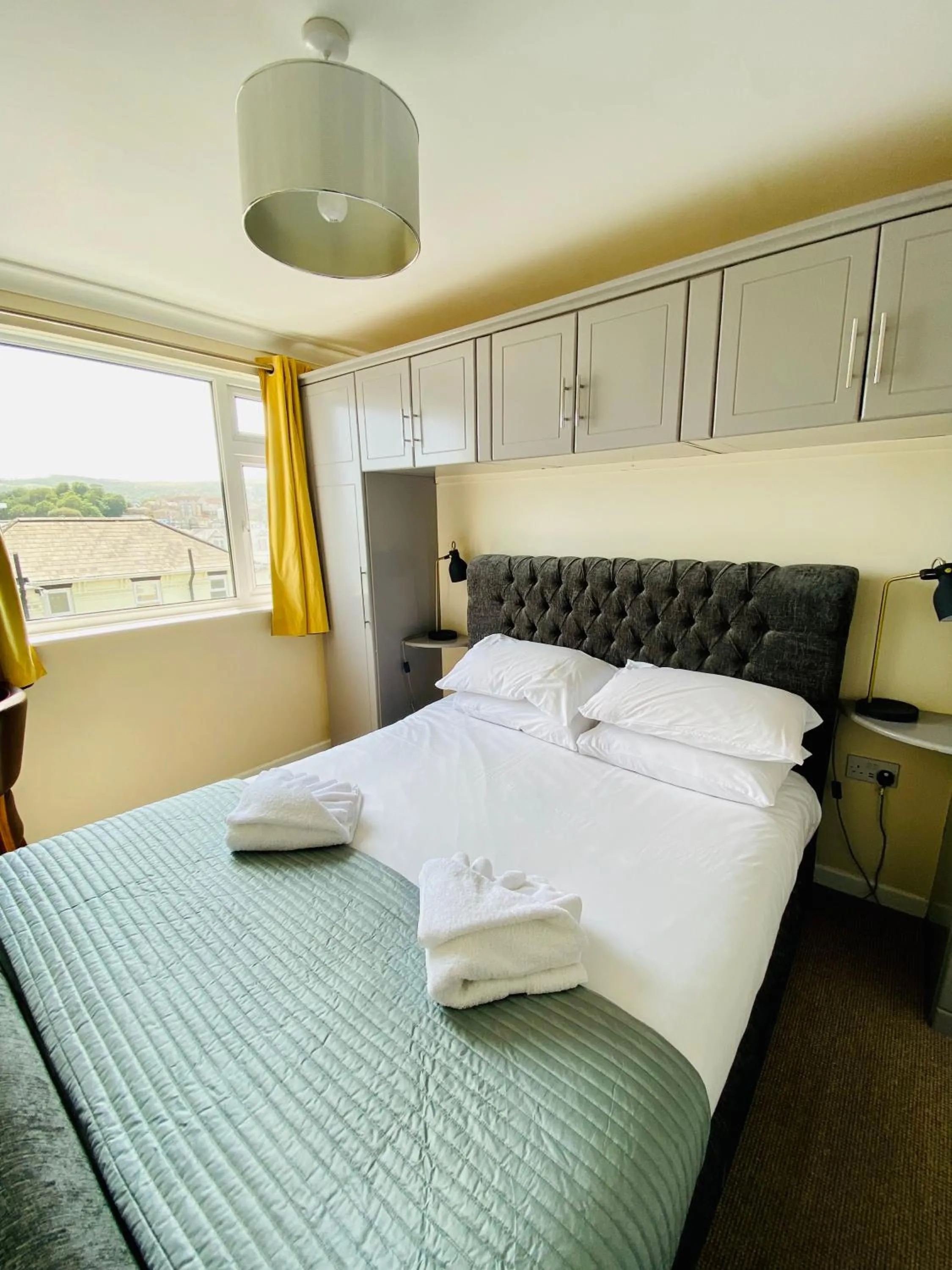 Bed in Villa Mentone Hotel