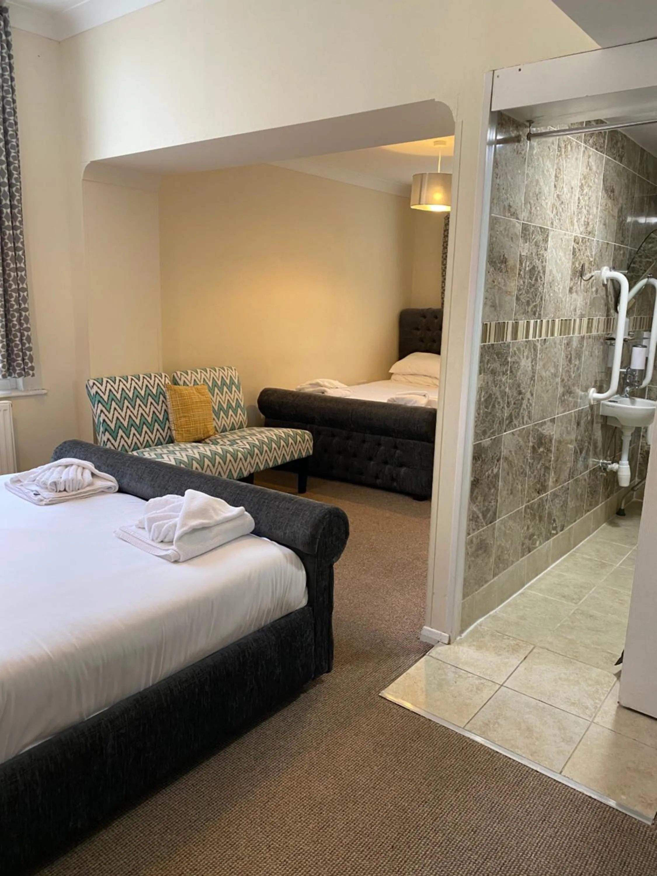 Bed in Villa Mentone Hotel