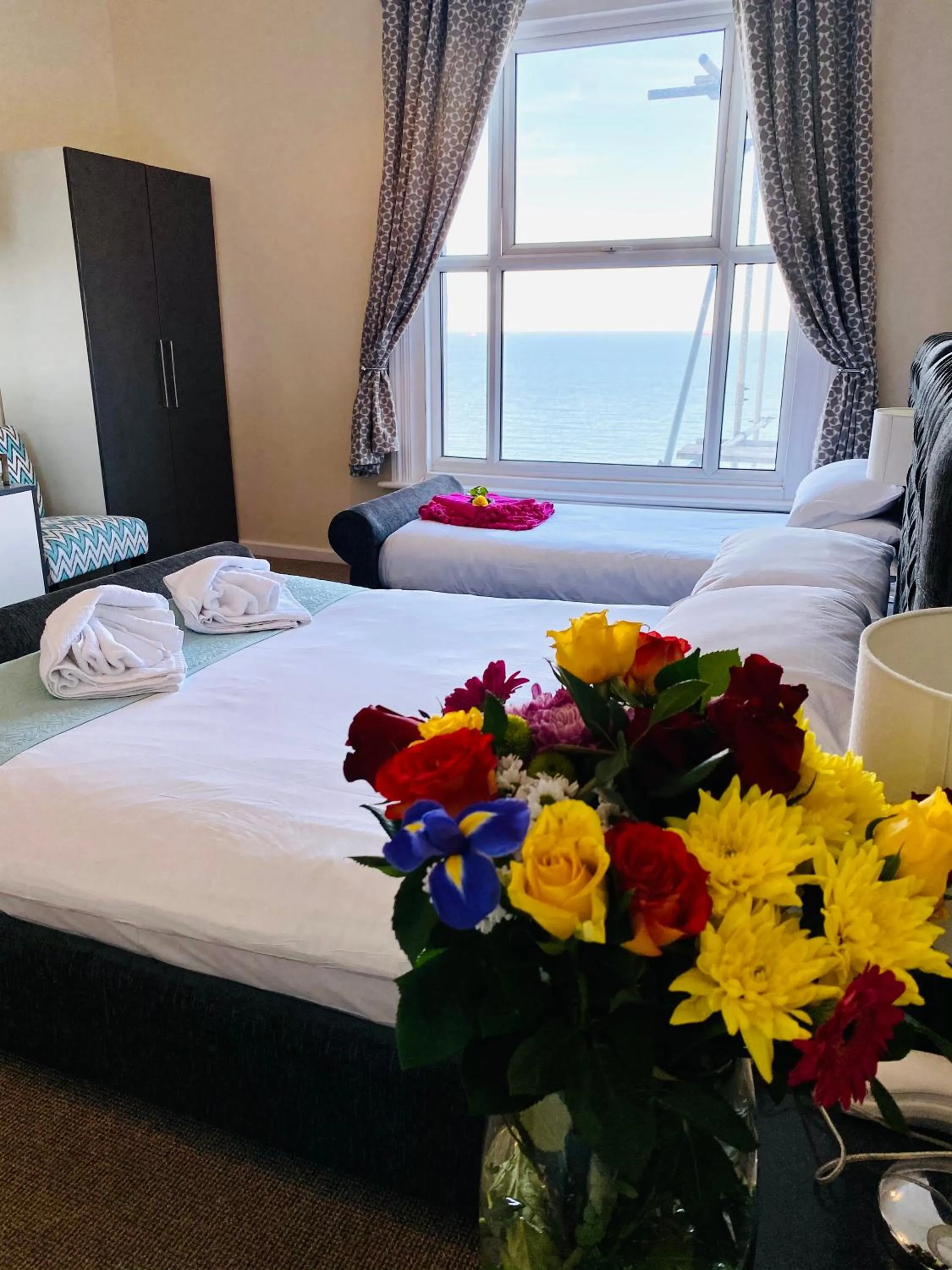 Bed in Villa Mentone Hotel