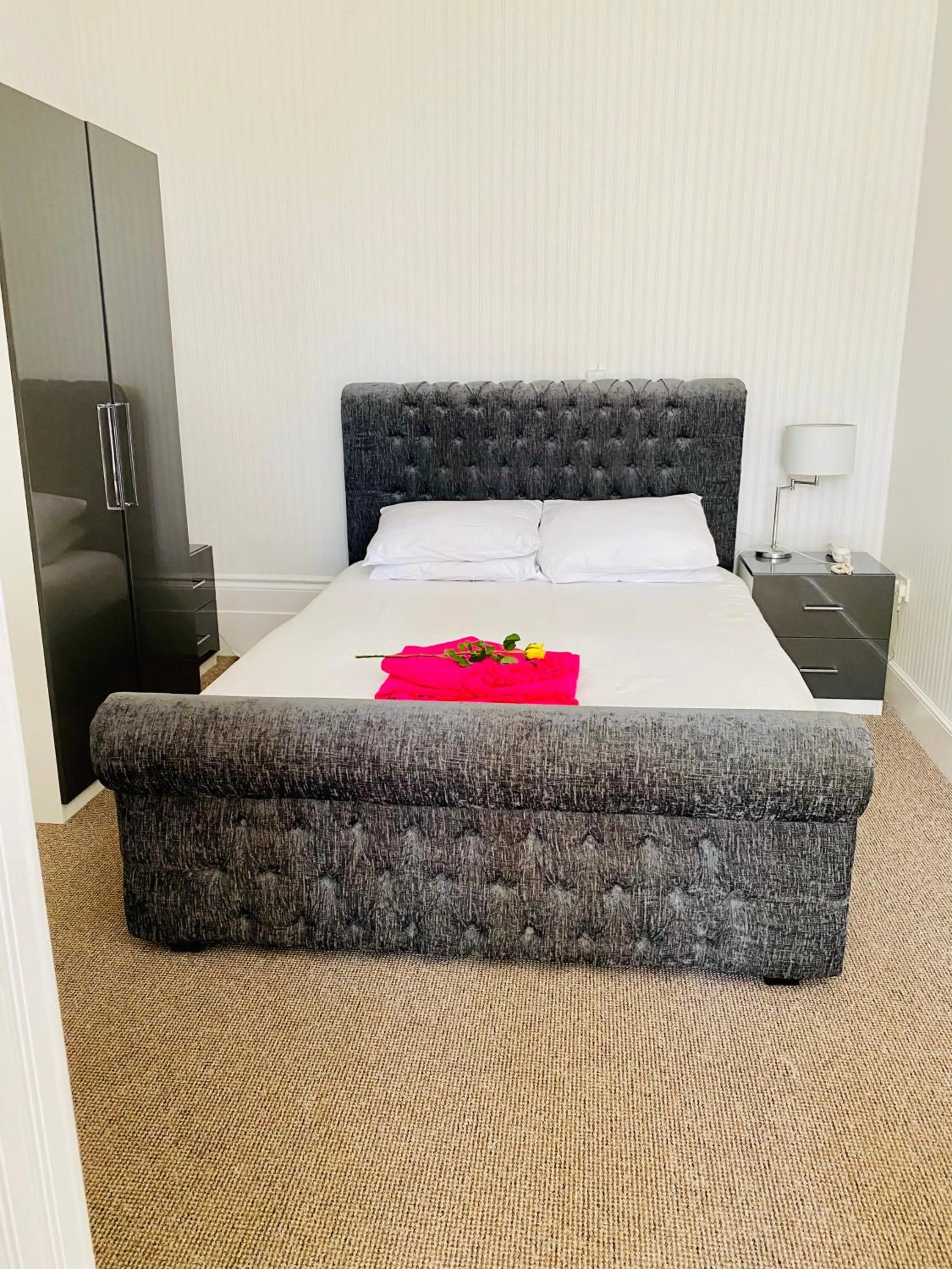 Bed in Villa Mentone Hotel