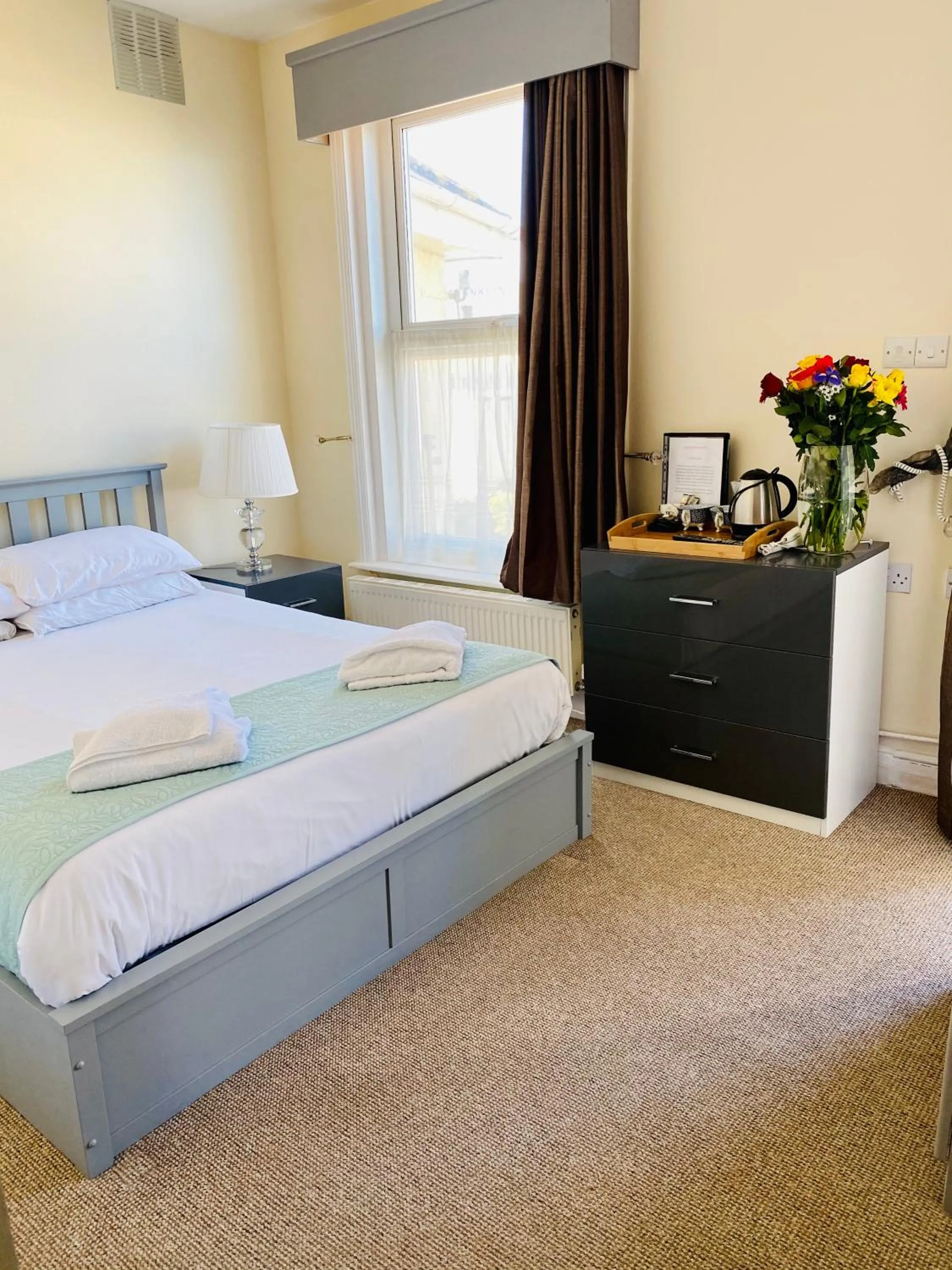 Bed in Villa Mentone Hotel