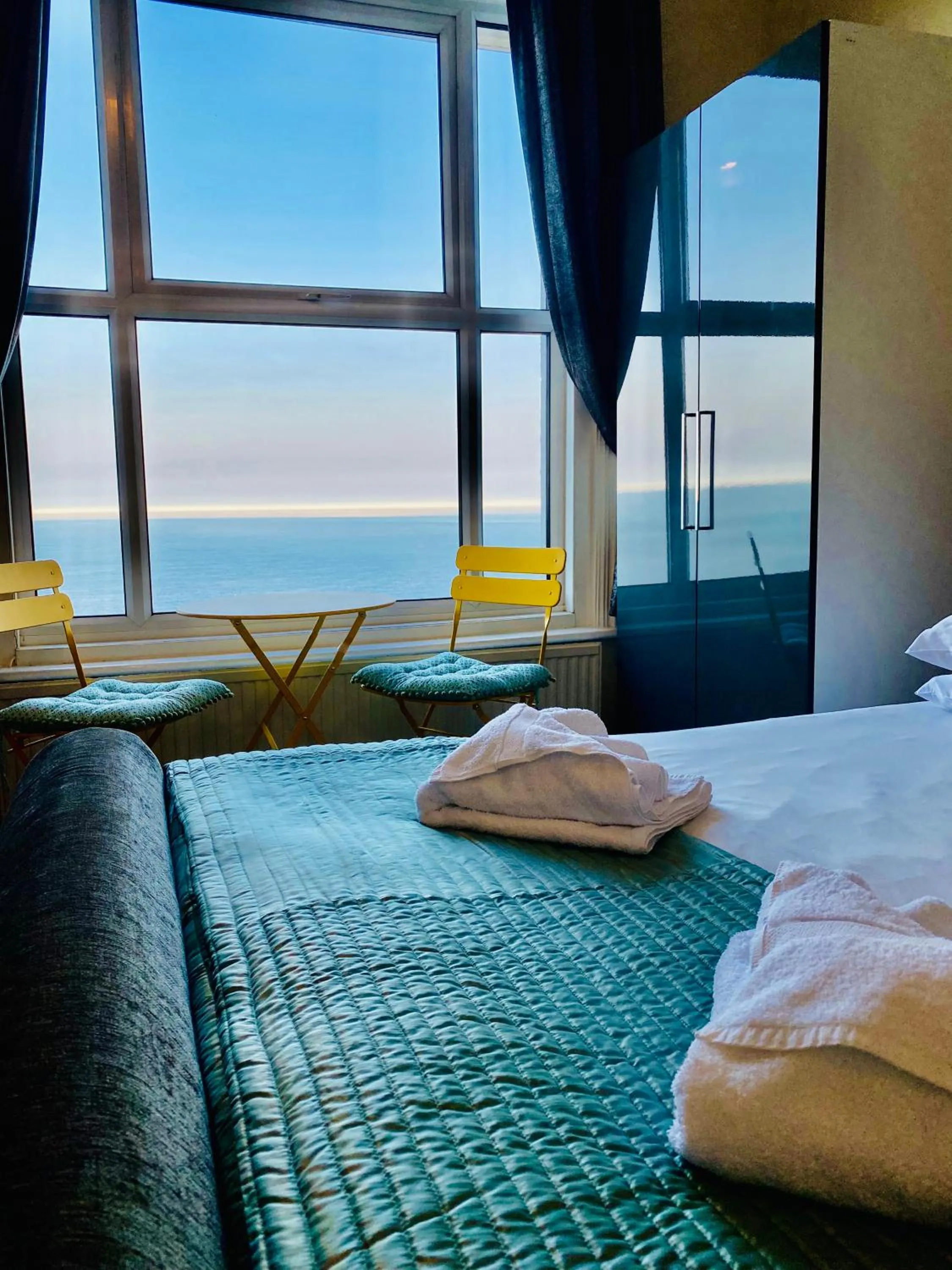 Bed in Villa Mentone Hotel