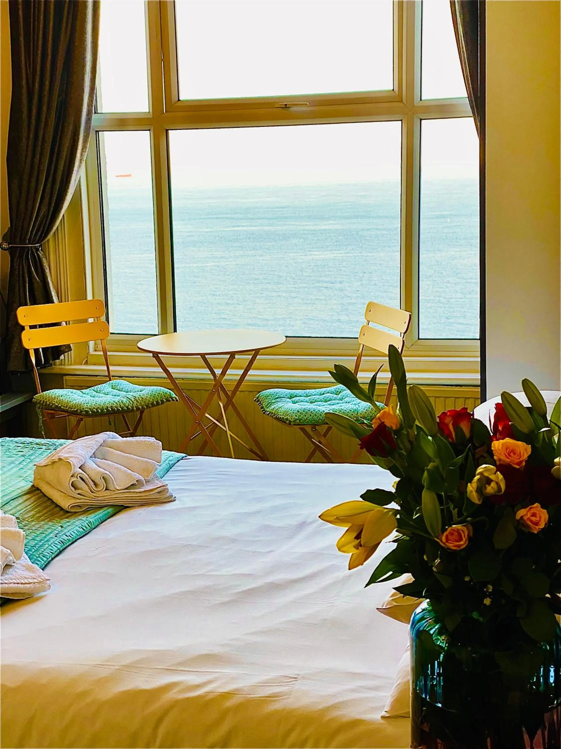 Bed in Villa Mentone Hotel