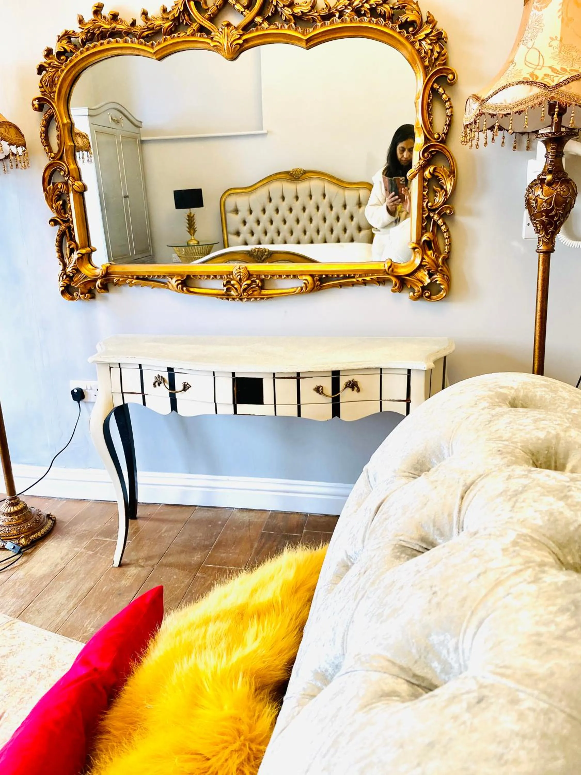 Bed in Villa Mentone Hotel