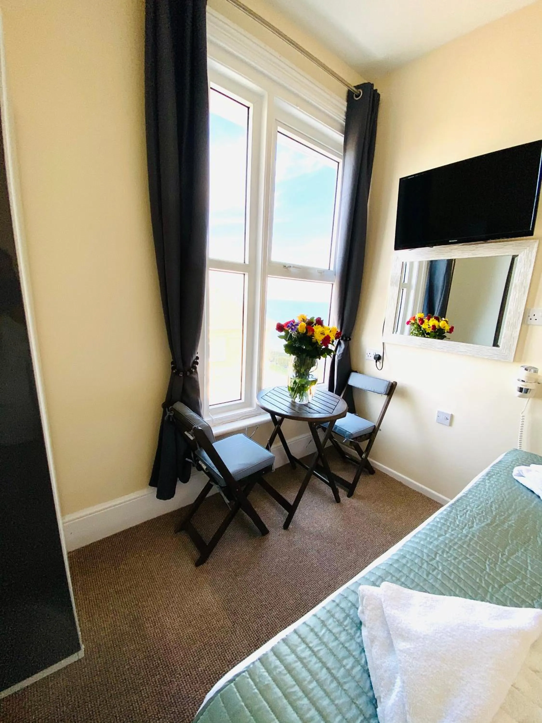 Bed in Villa Mentone Hotel