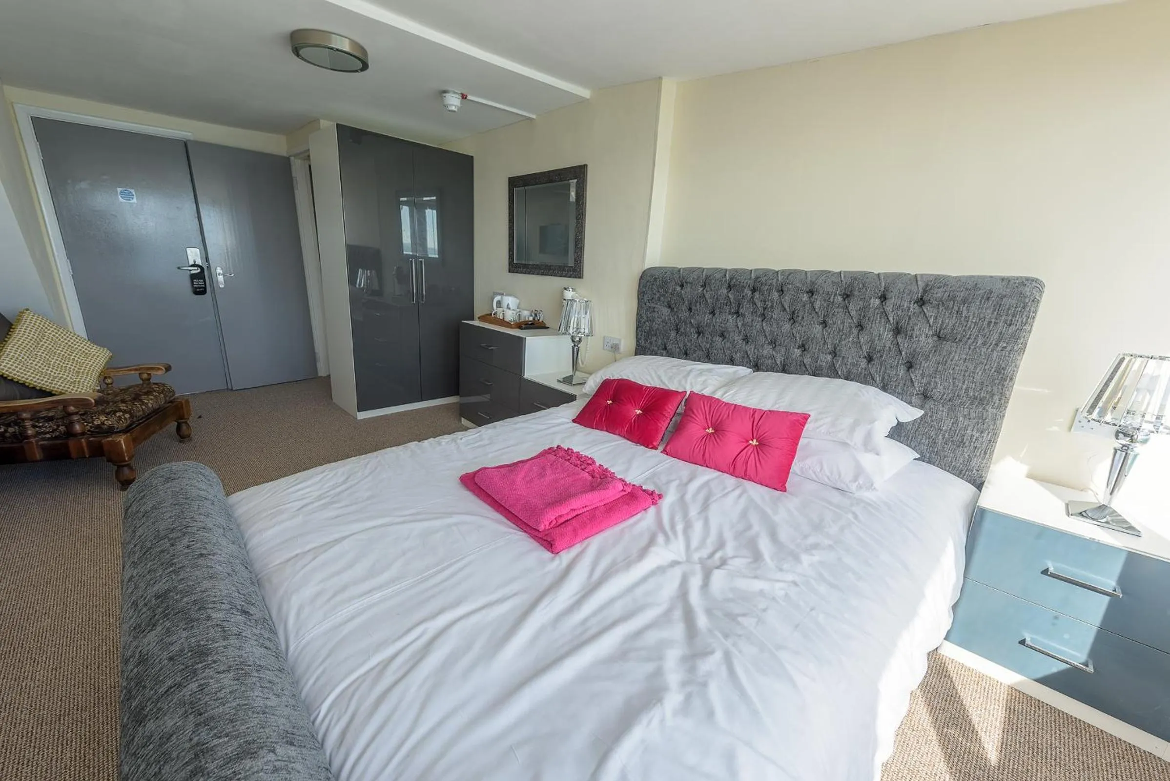 Bed in Villa Mentone Hotel