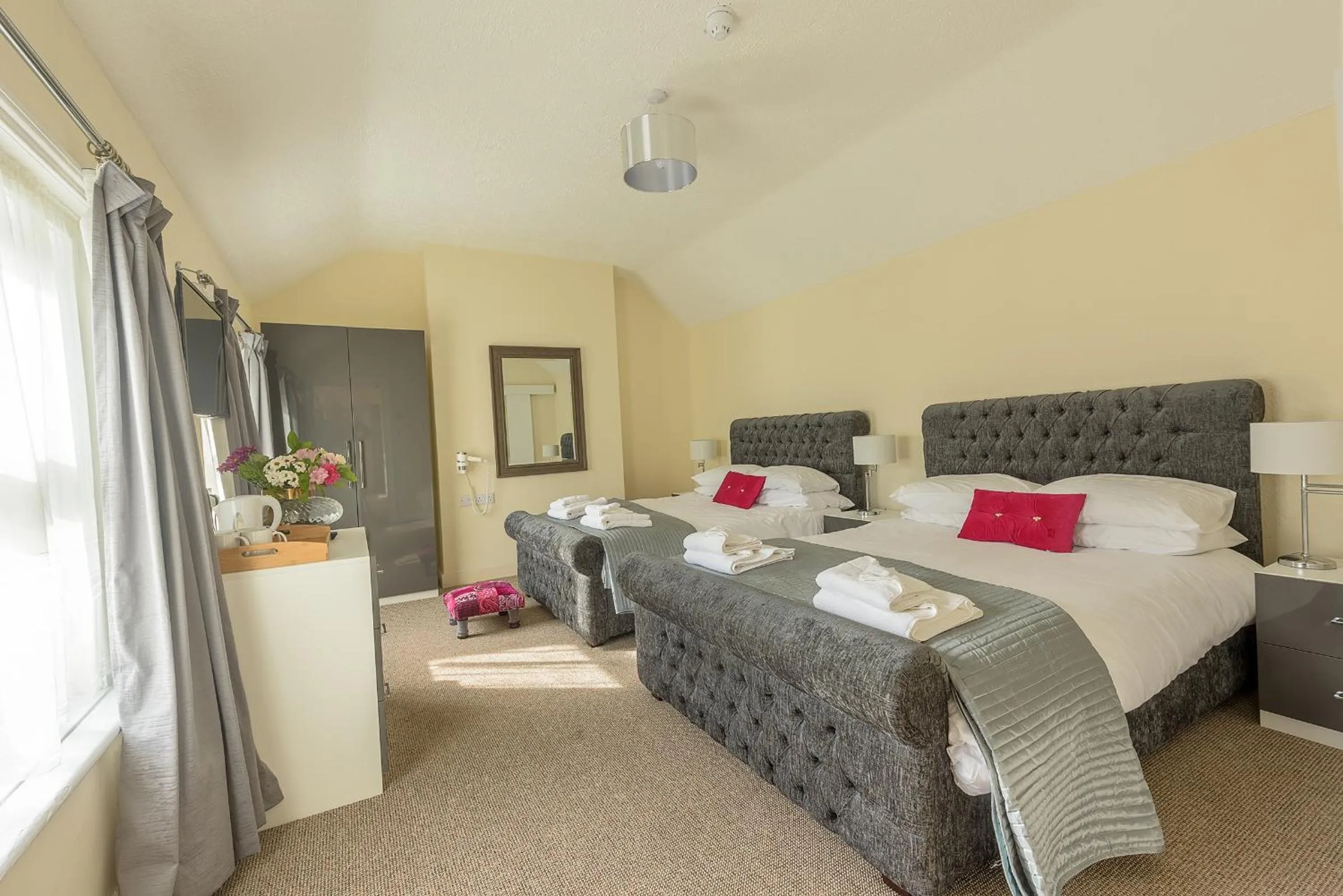 Bed in Villa Mentone Hotel