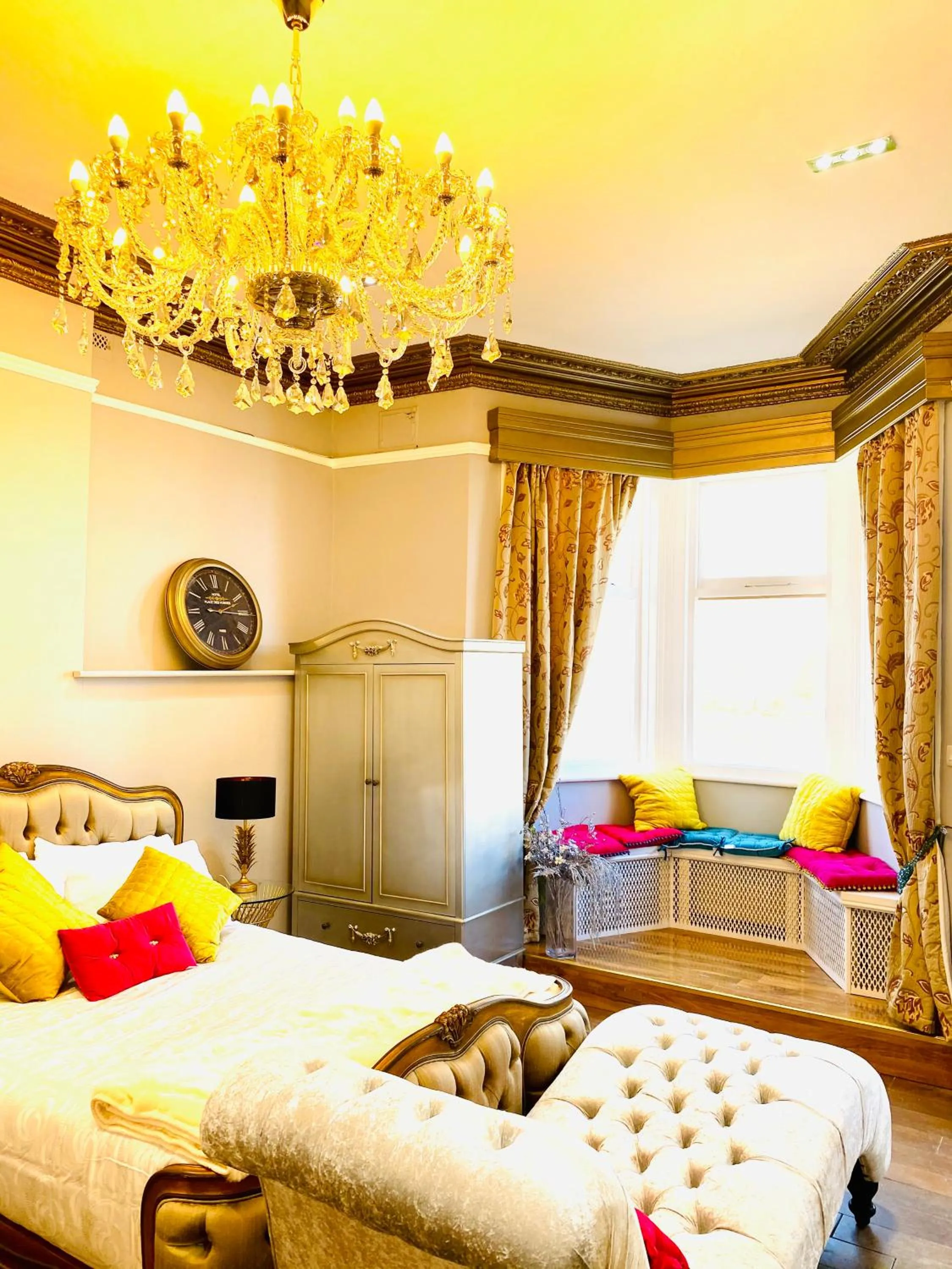 Bed in Villa Mentone Hotel