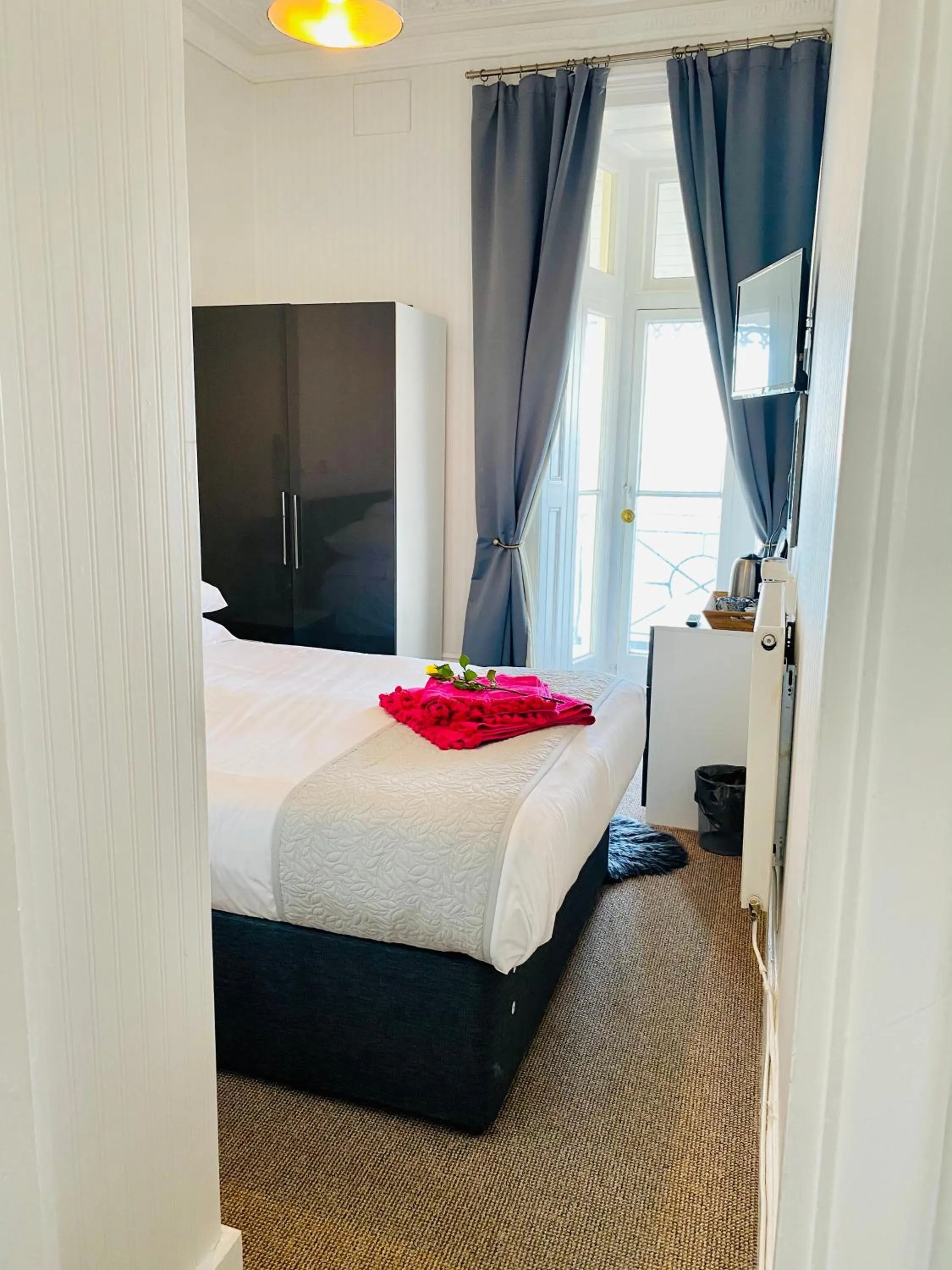 Bed in Villa Mentone Hotel