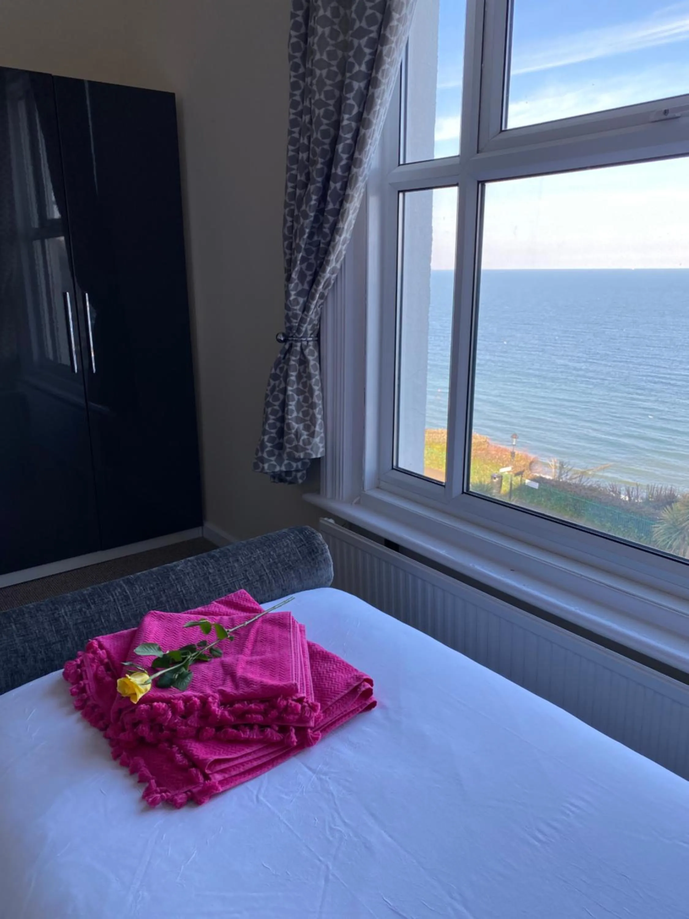 Bed in Villa Mentone Hotel