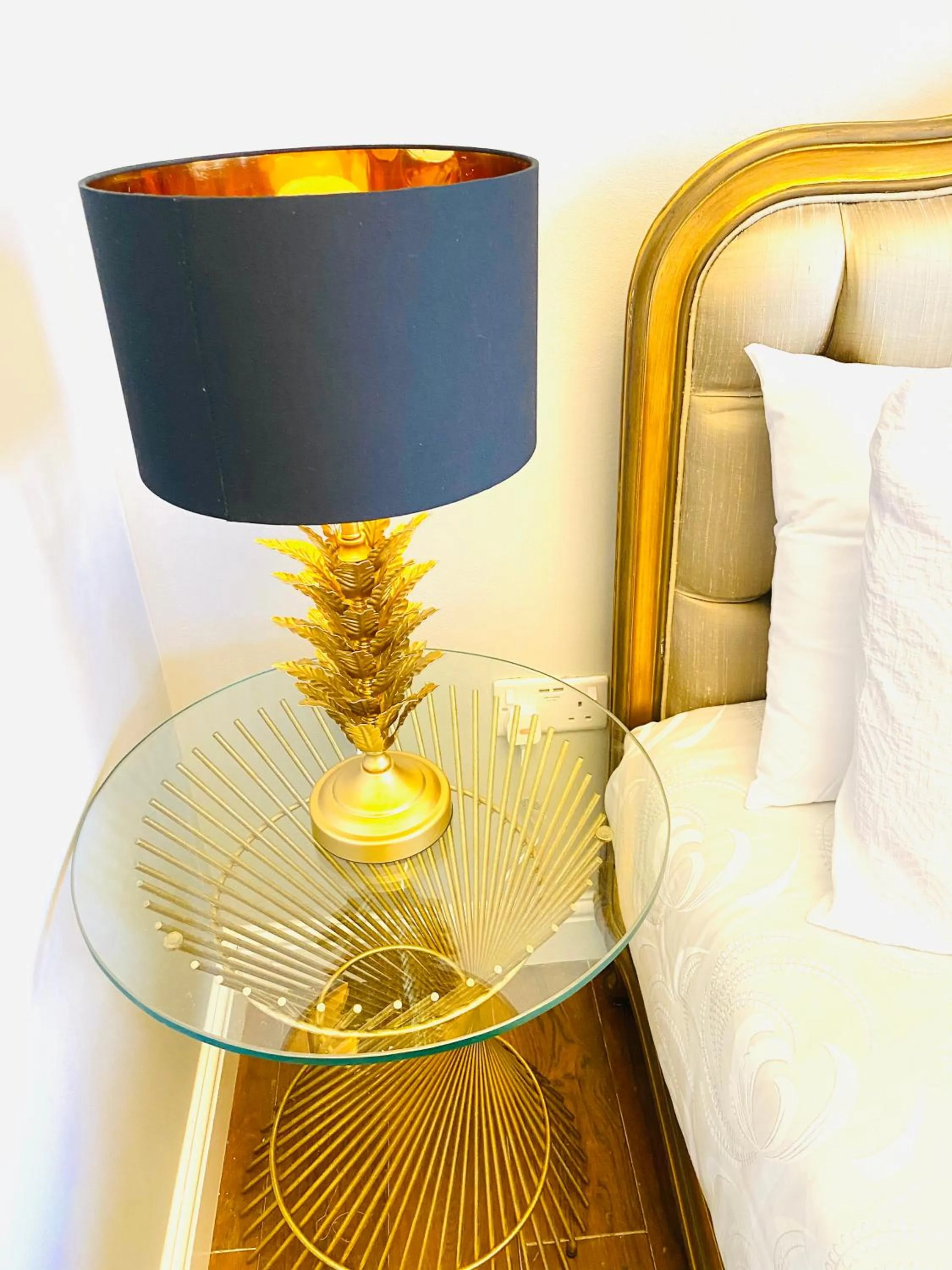 Bed in Villa Mentone Hotel