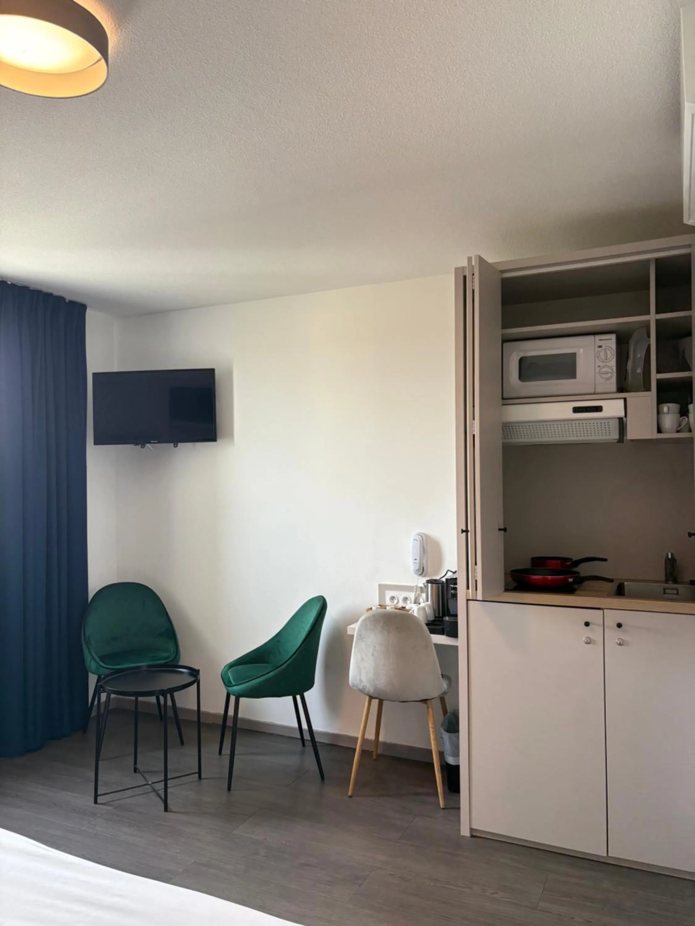 Kitchen or kitchenette in Aka Lodge Lyon Eurexpo Arena Stadium