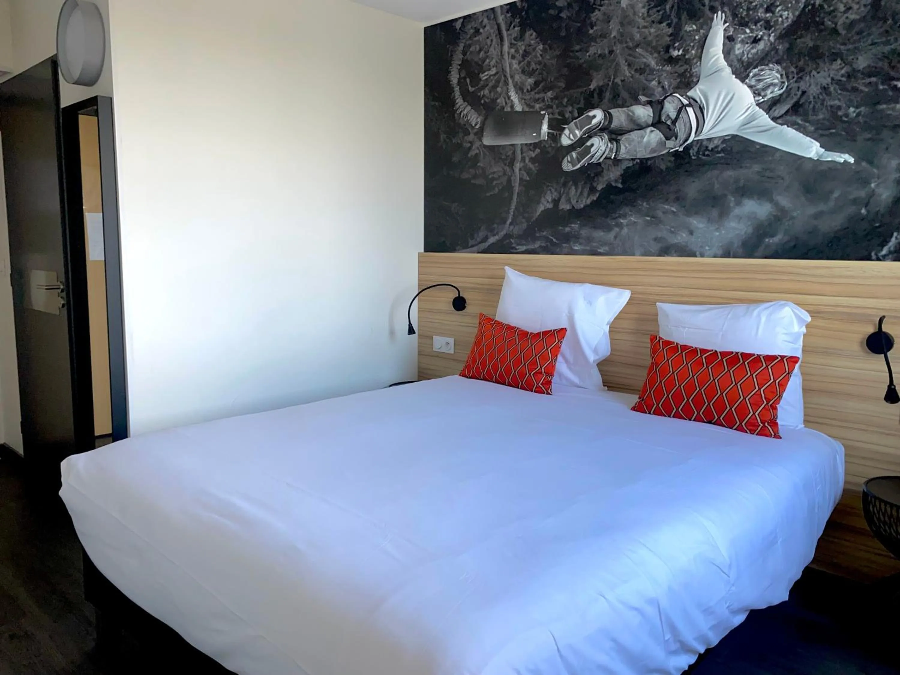 Bed in Aka Lodge Lyon Eurexpo Arena Stadium