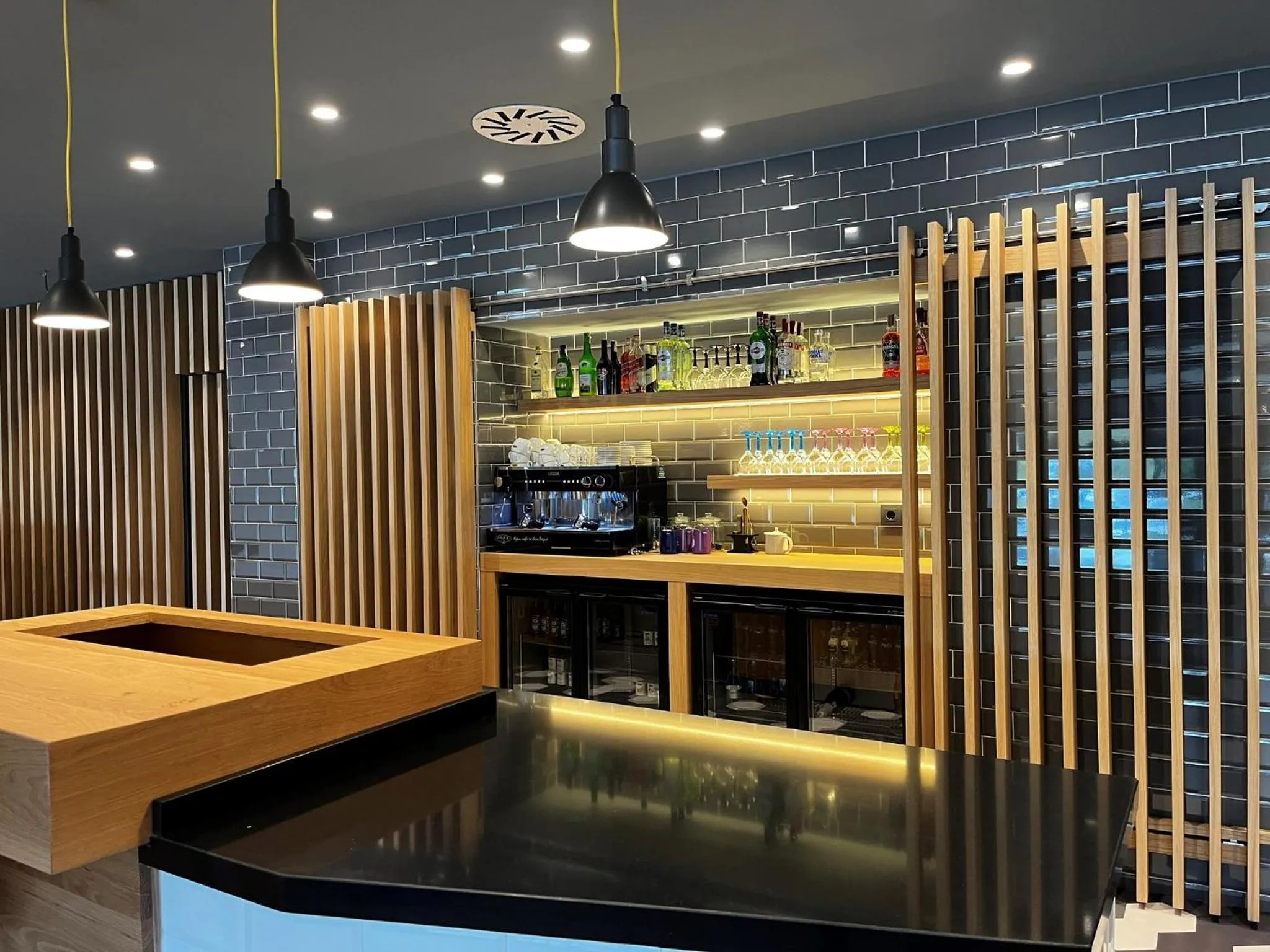 Lounge or bar in Holiday Inn Express Bilbao Airport by IHG