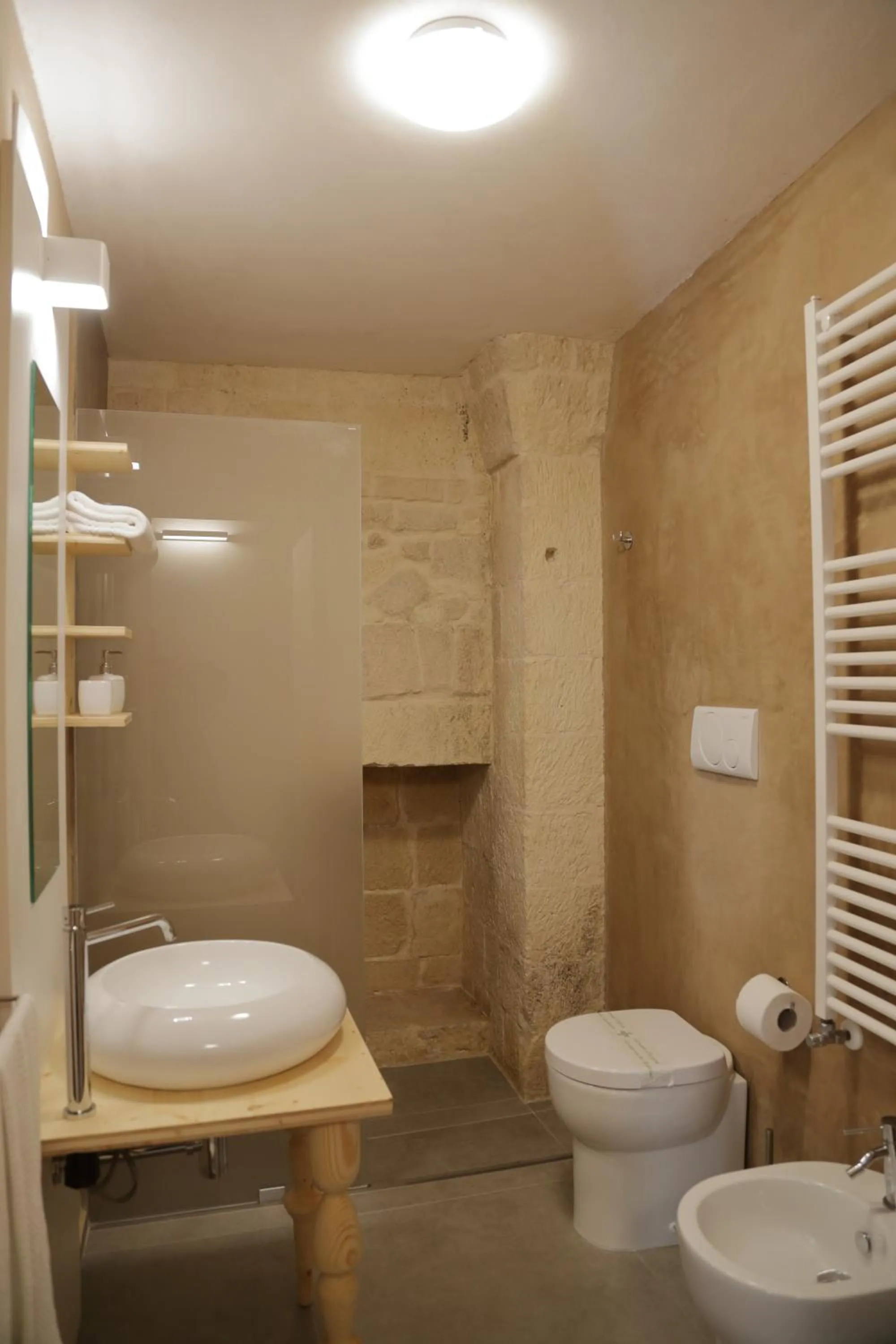 Bathroom in Kabala Bed and Breakfast