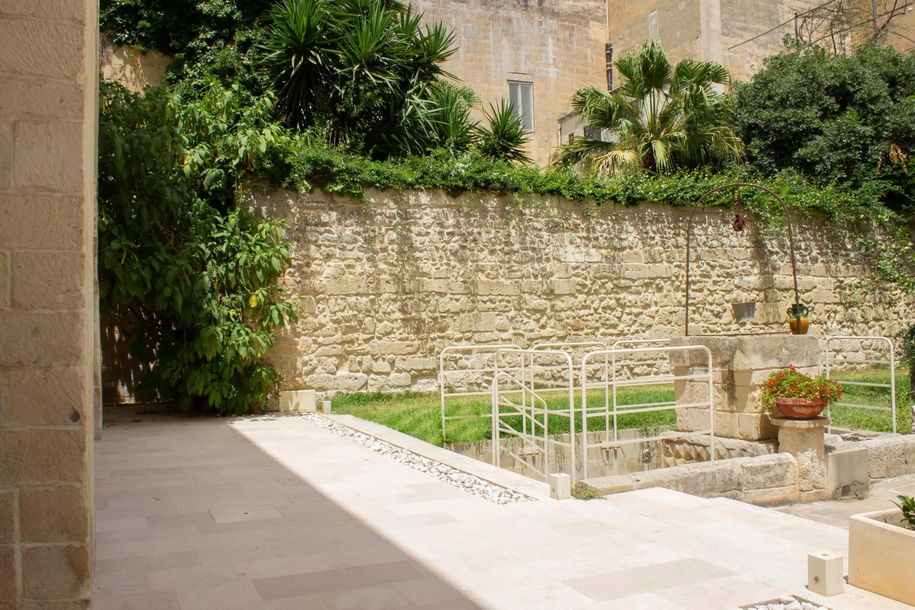 Garden in Kabala Bed and Breakfast