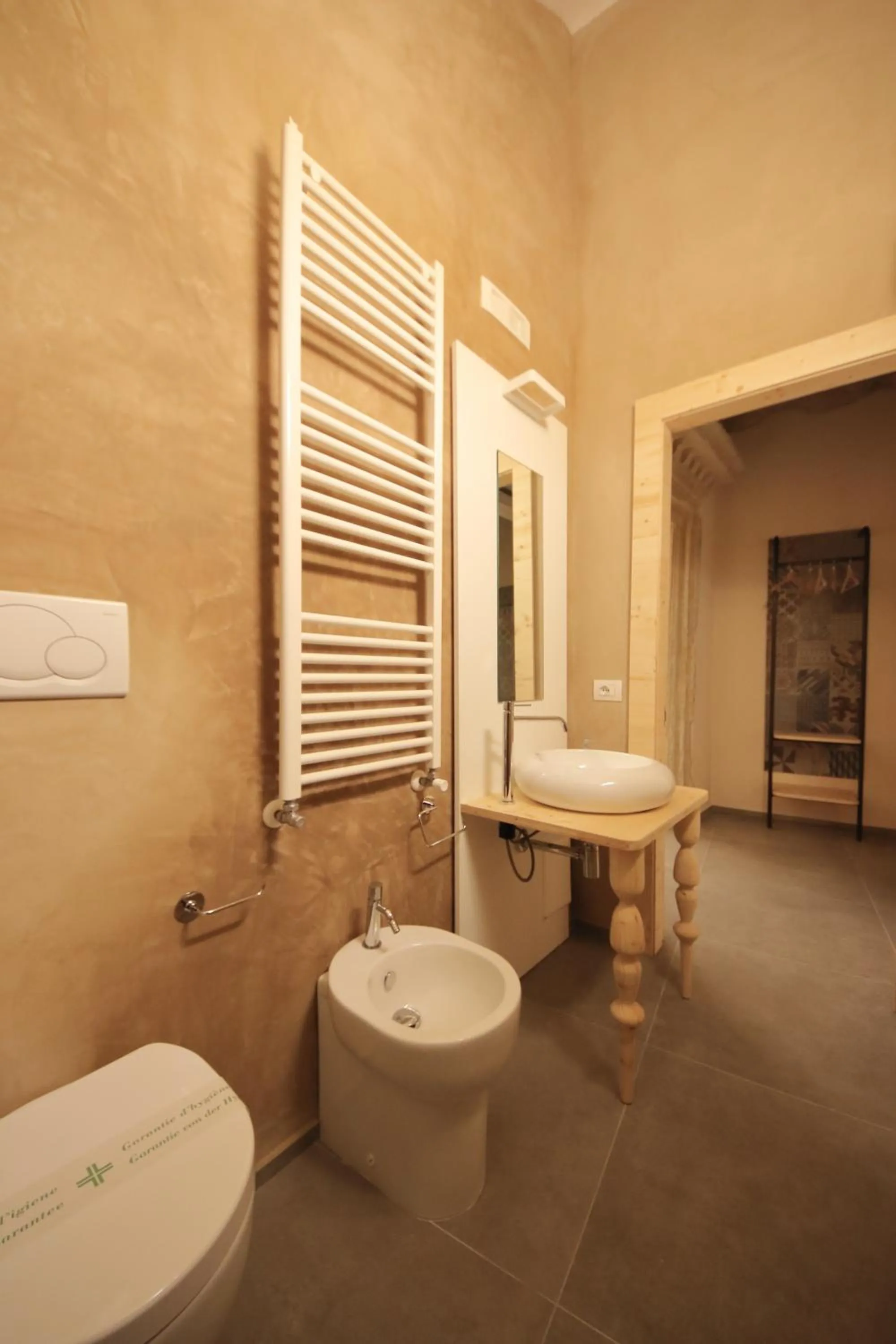 Shower in Kabala Bed and Breakfast