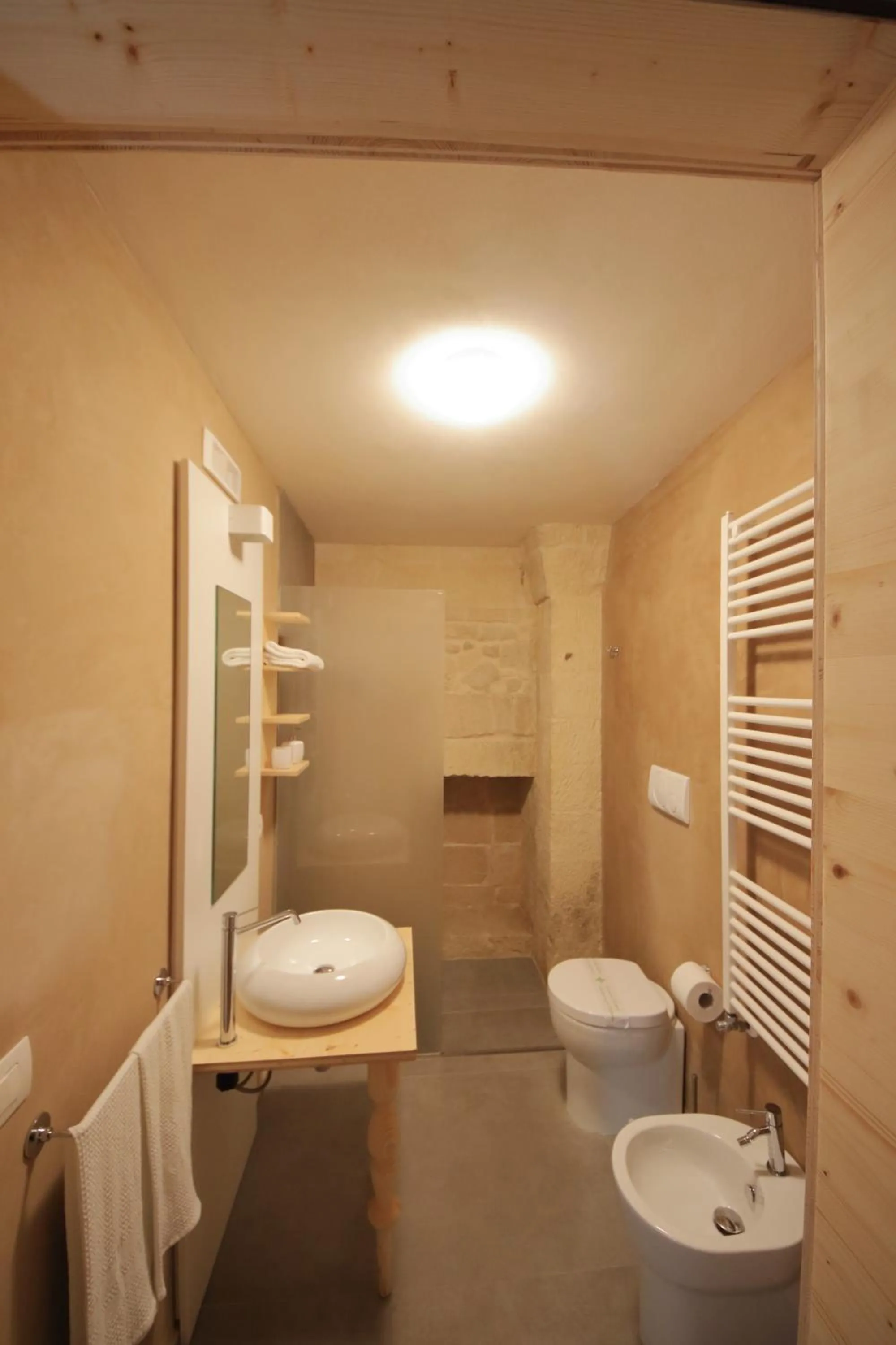 Shower in Kabala Bed and Breakfast
