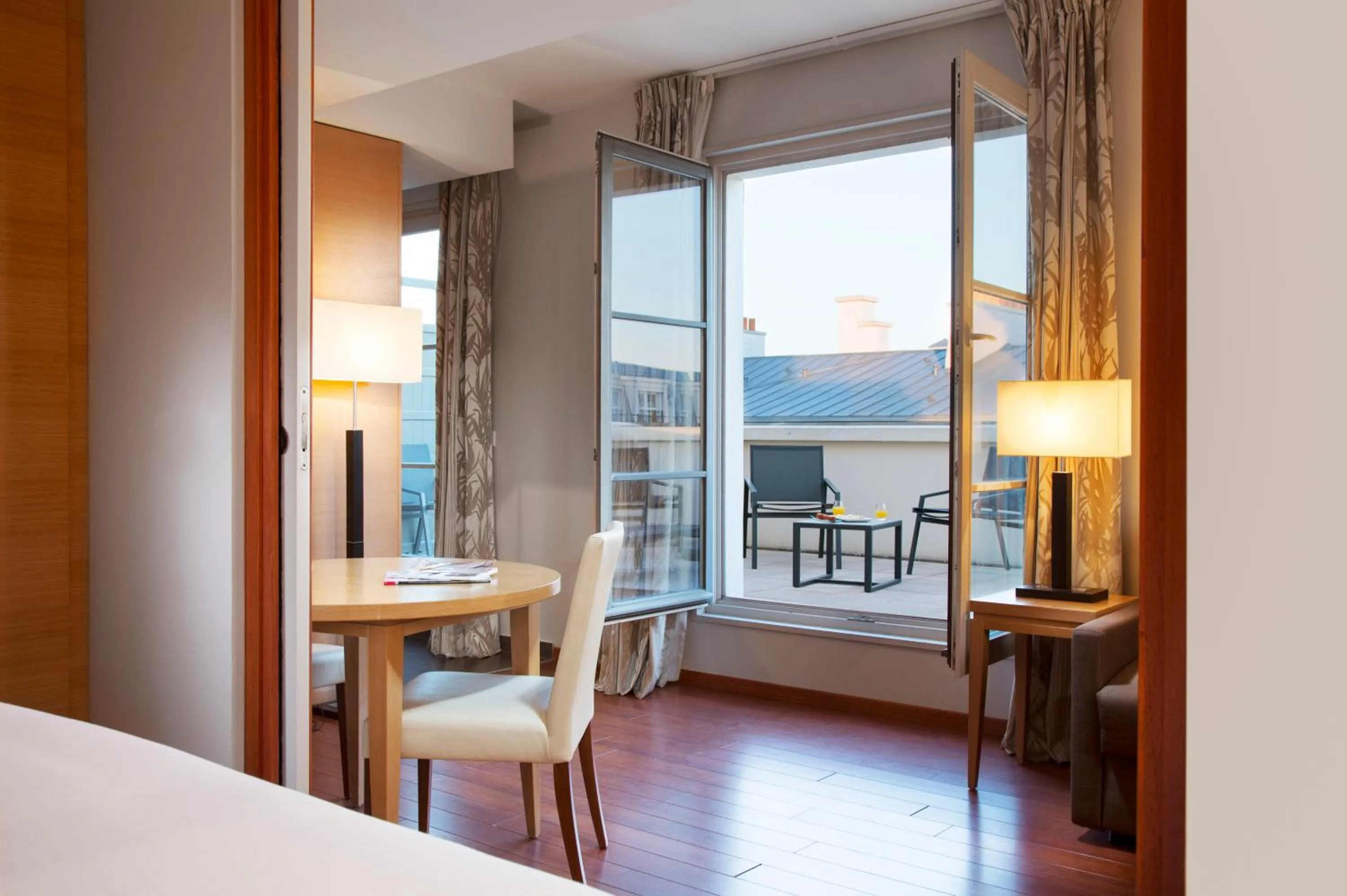 Balcony/Terrace, Bed in Relais Spa Val d'Europe