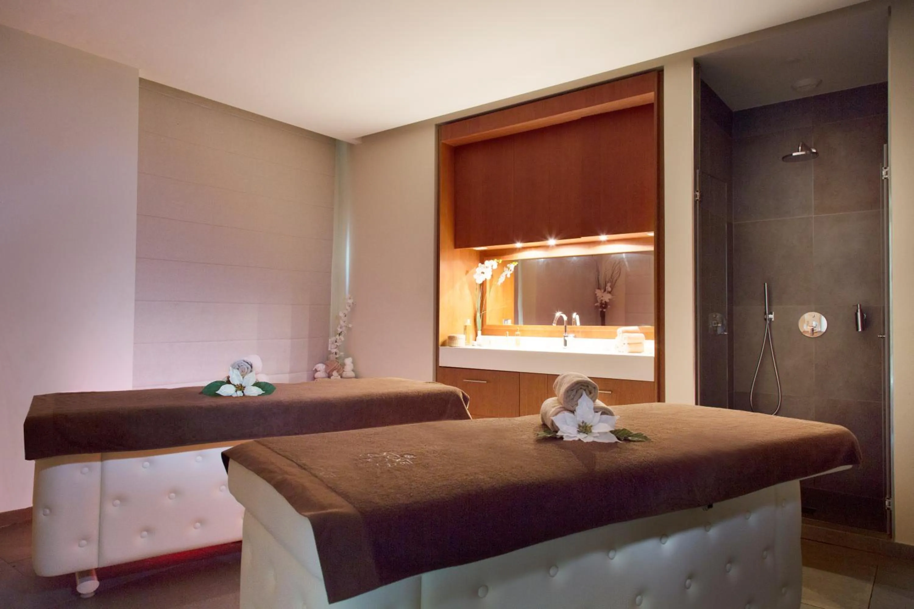Massage, Bed in Relais Spa Val d'Europe