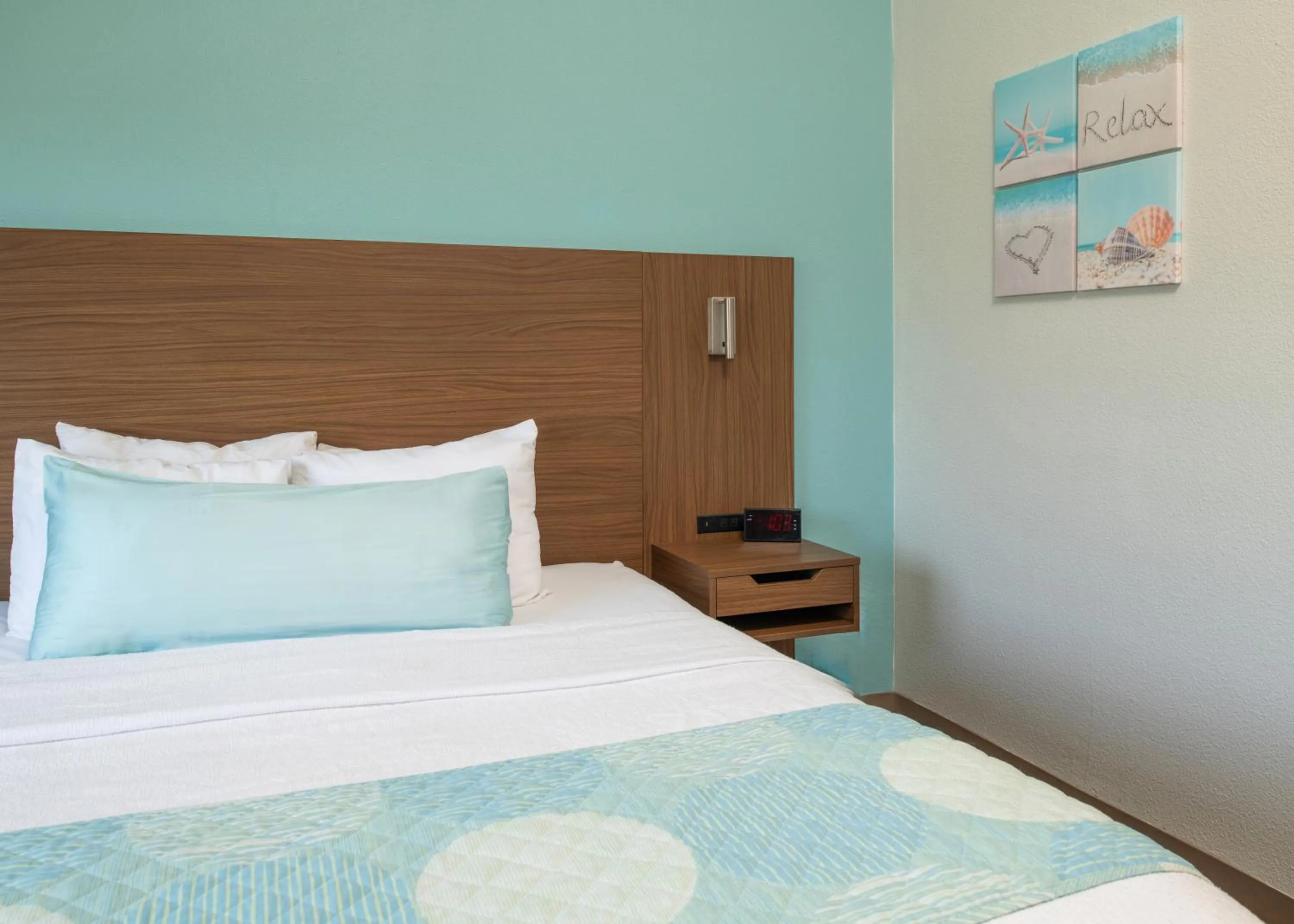 Bed in Brisa Pacific Hotel Encinitas