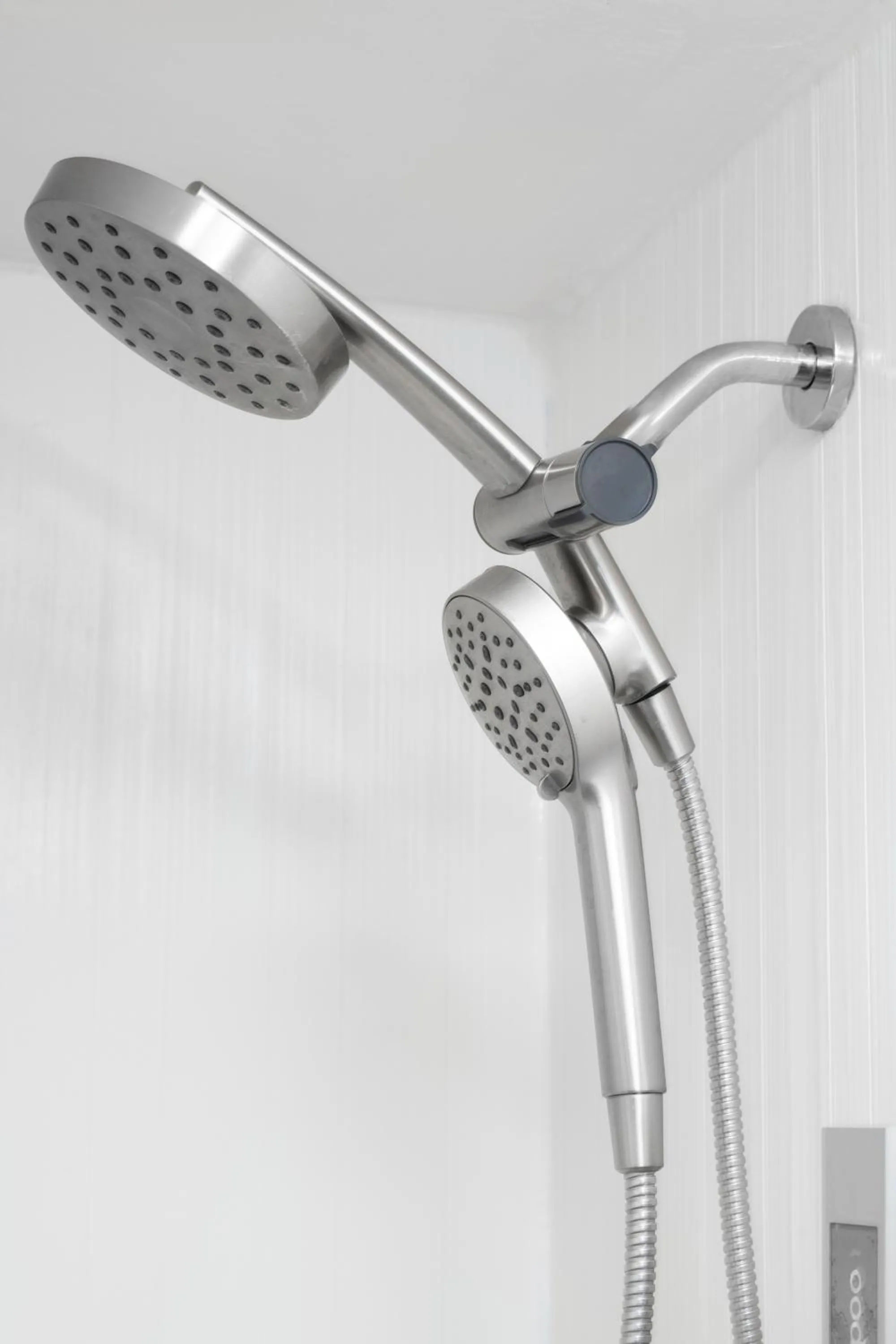 Shower in Brisa Pacific Hotel Encinitas