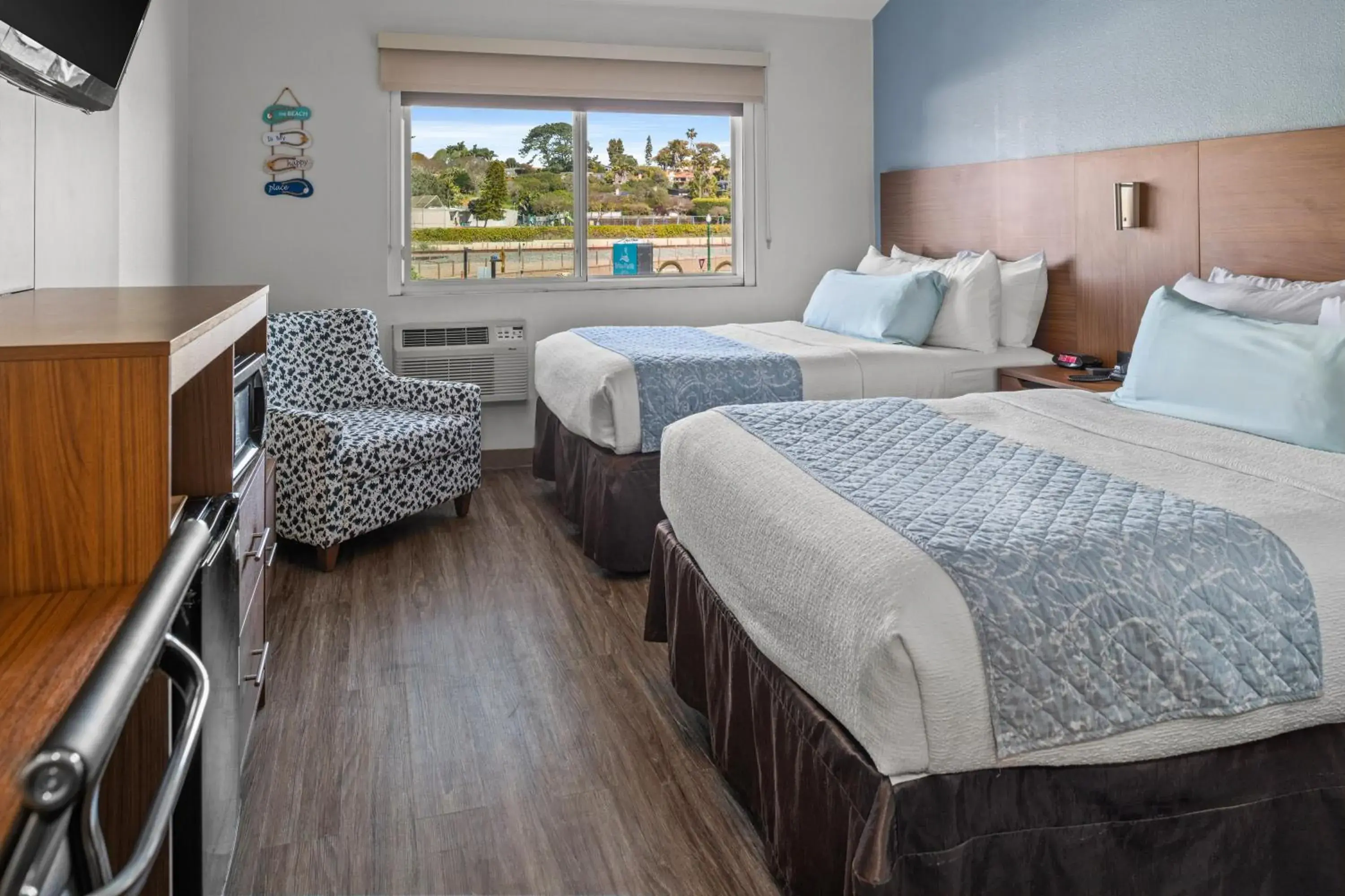 Bed in Brisa Pacific Hotel Encinitas Bed in Brisa Pacific Hotel Encinitas