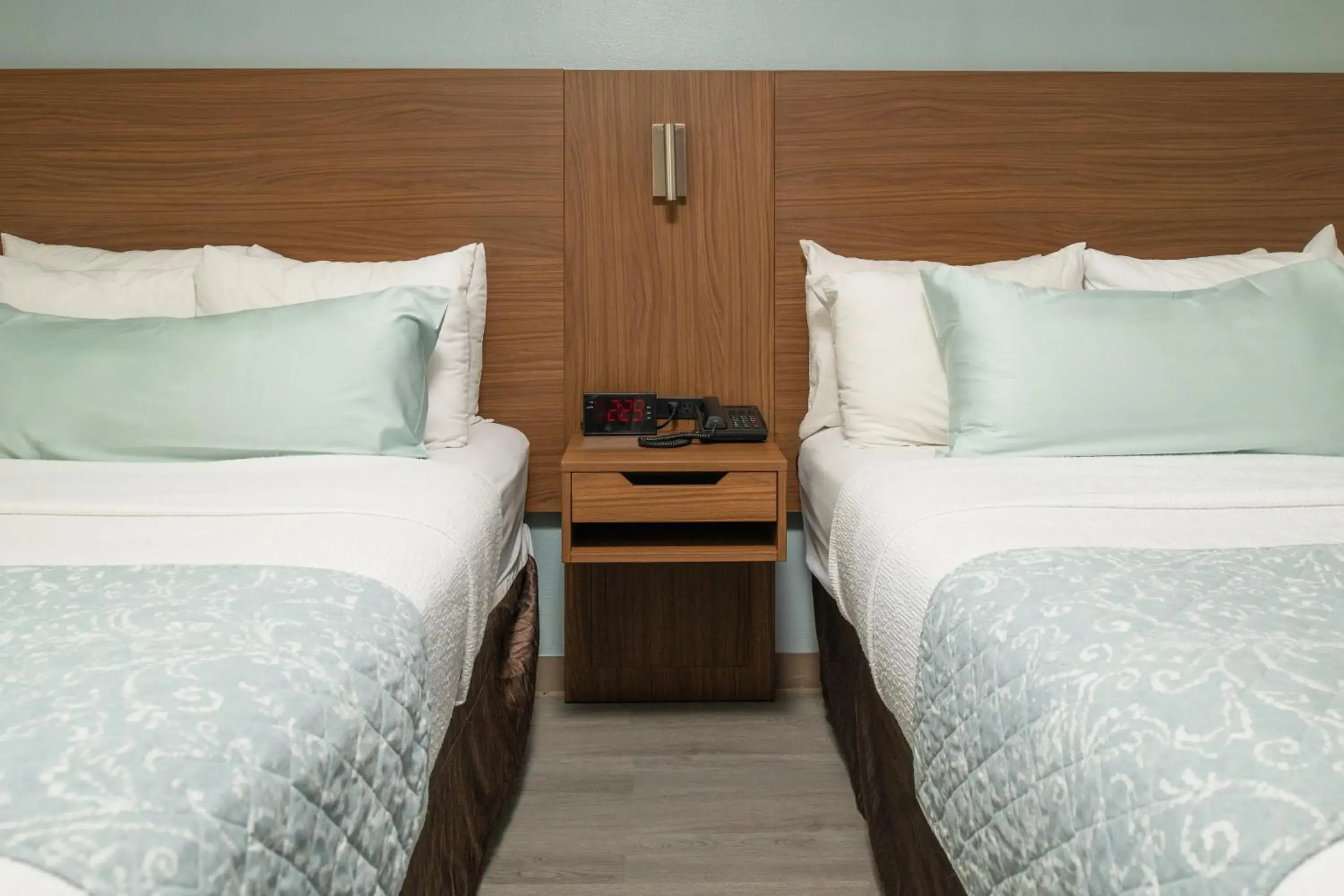 Bed in Brisa Pacific Hotel Encinitas Bed in Brisa Pacific Hotel Encinitas