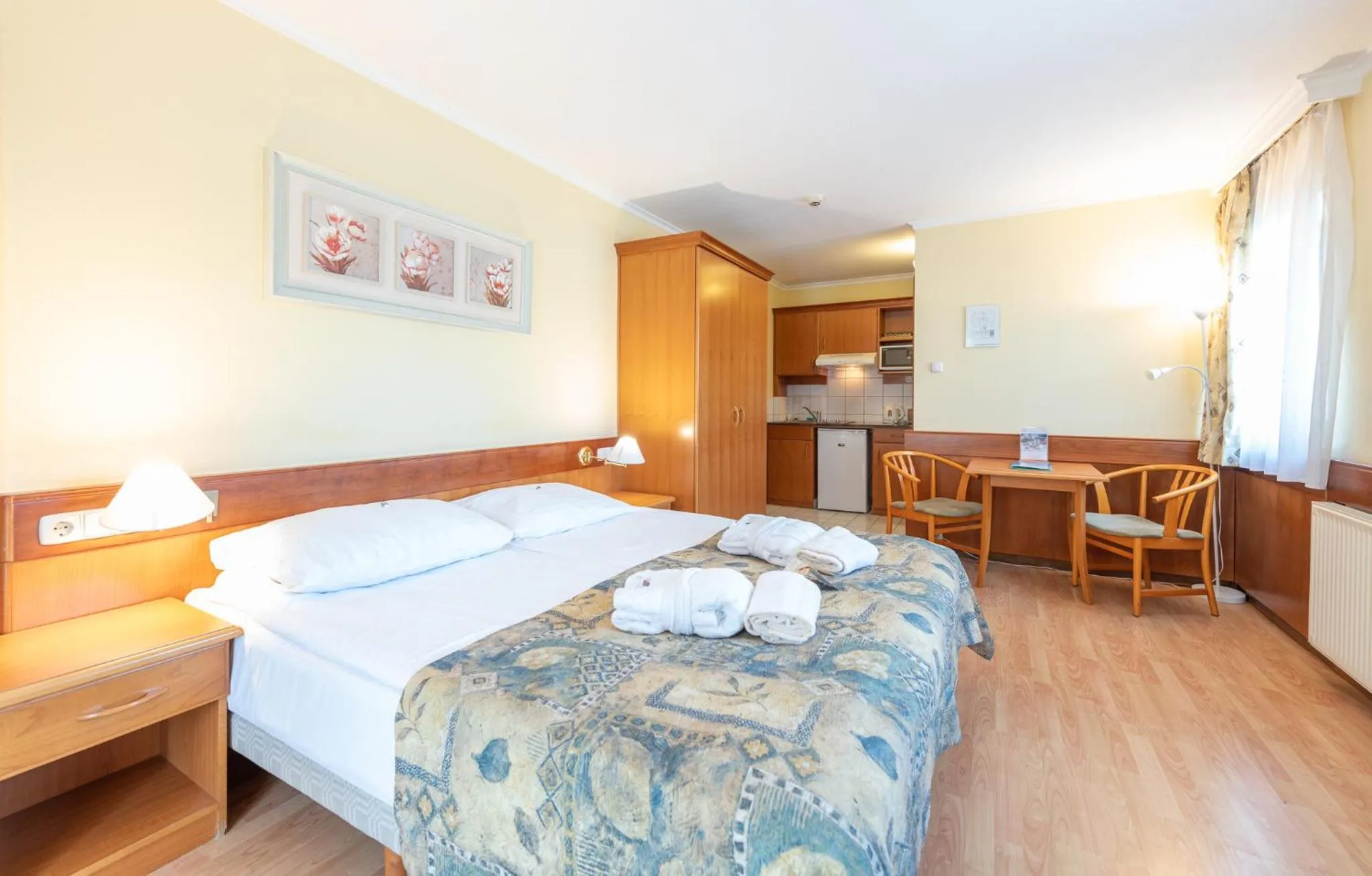 Bedroom, Bed in Holiday Club Apartman Hotel