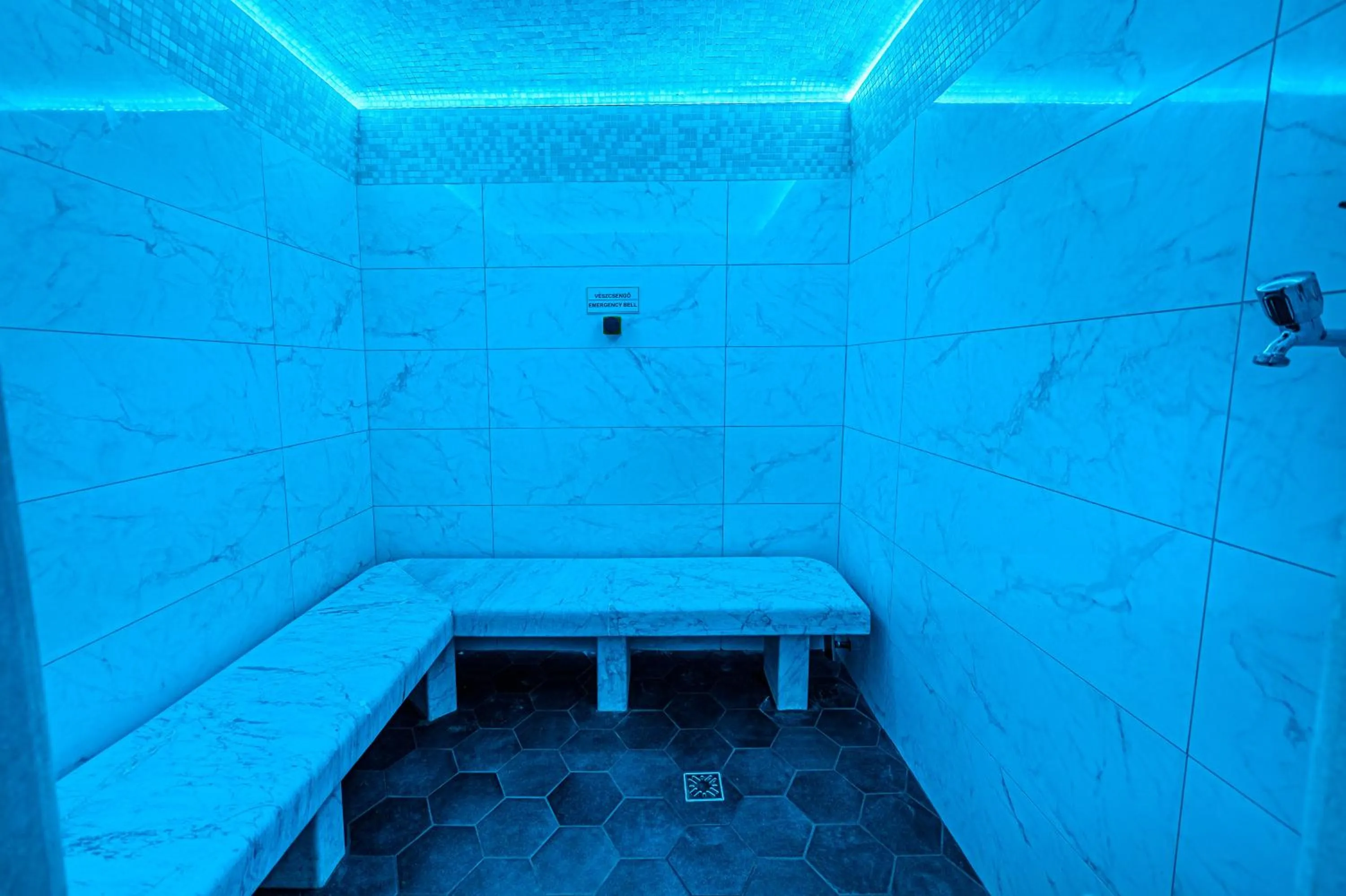 Steam room in Holiday Club Apartman Hotel