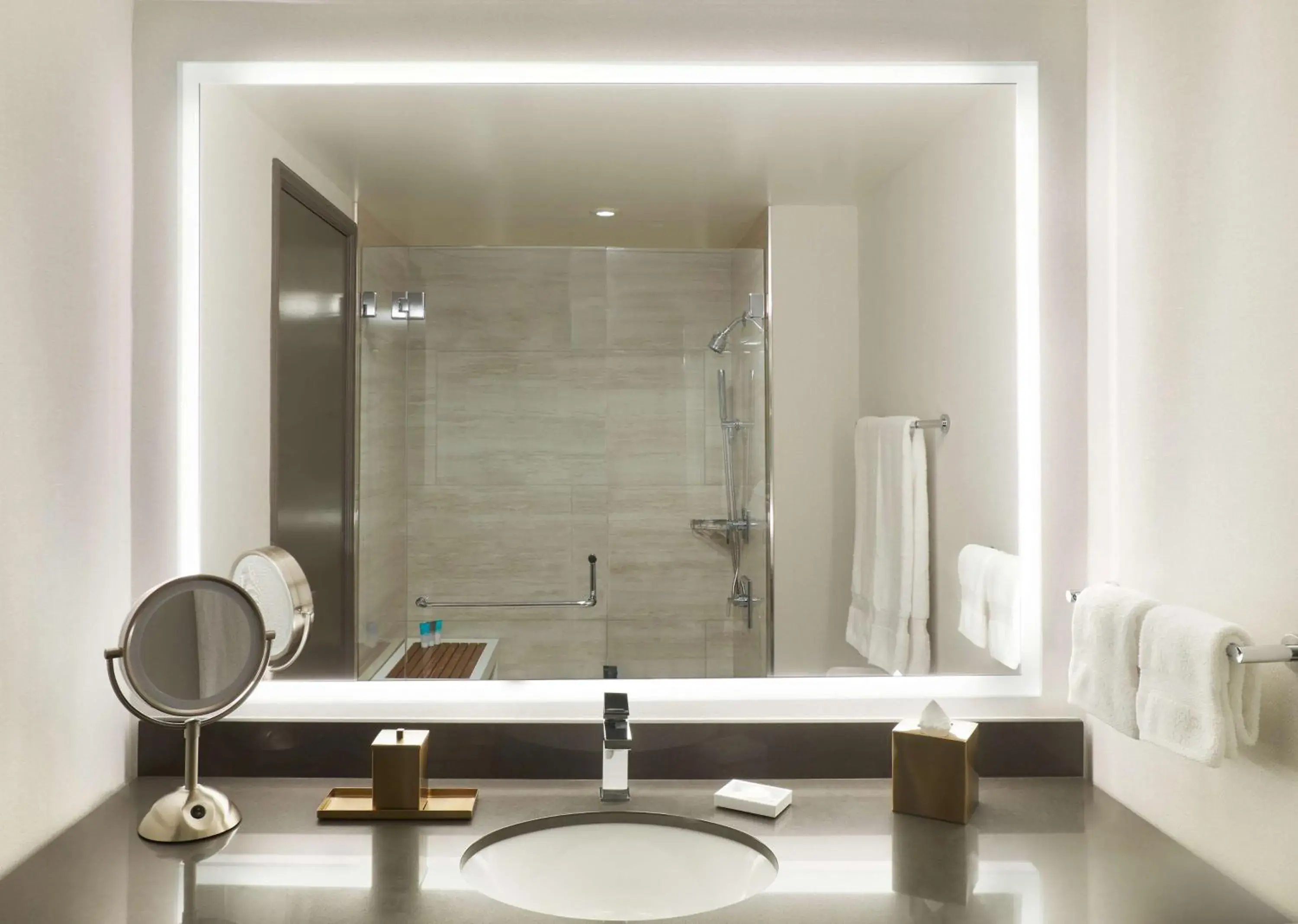 Corner King Room in Hyatt Regency Bellevue Corner King Room in Hyatt Regency Bellevue