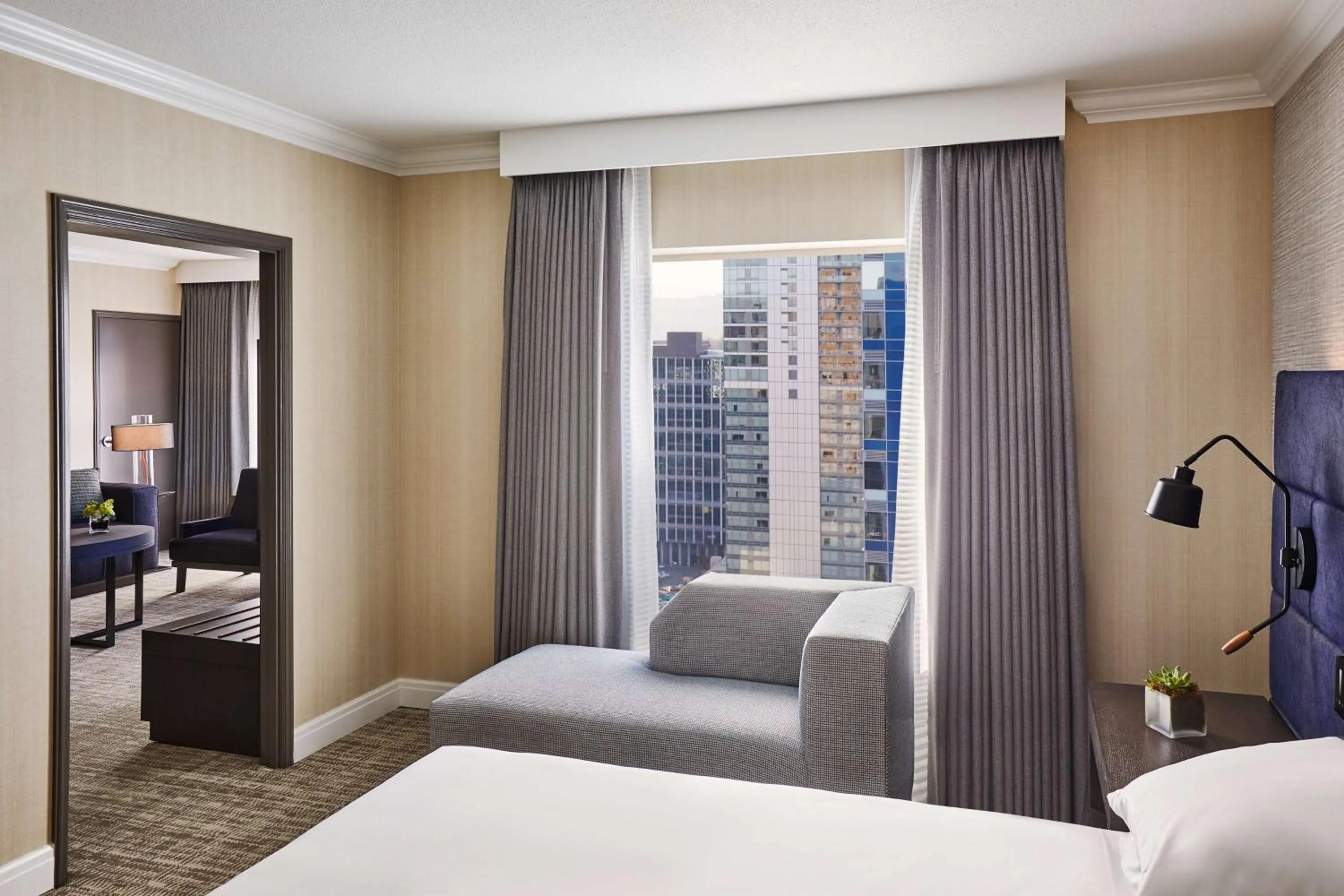 Photo of the whole room, Bed in Hyatt Regency Bellevue