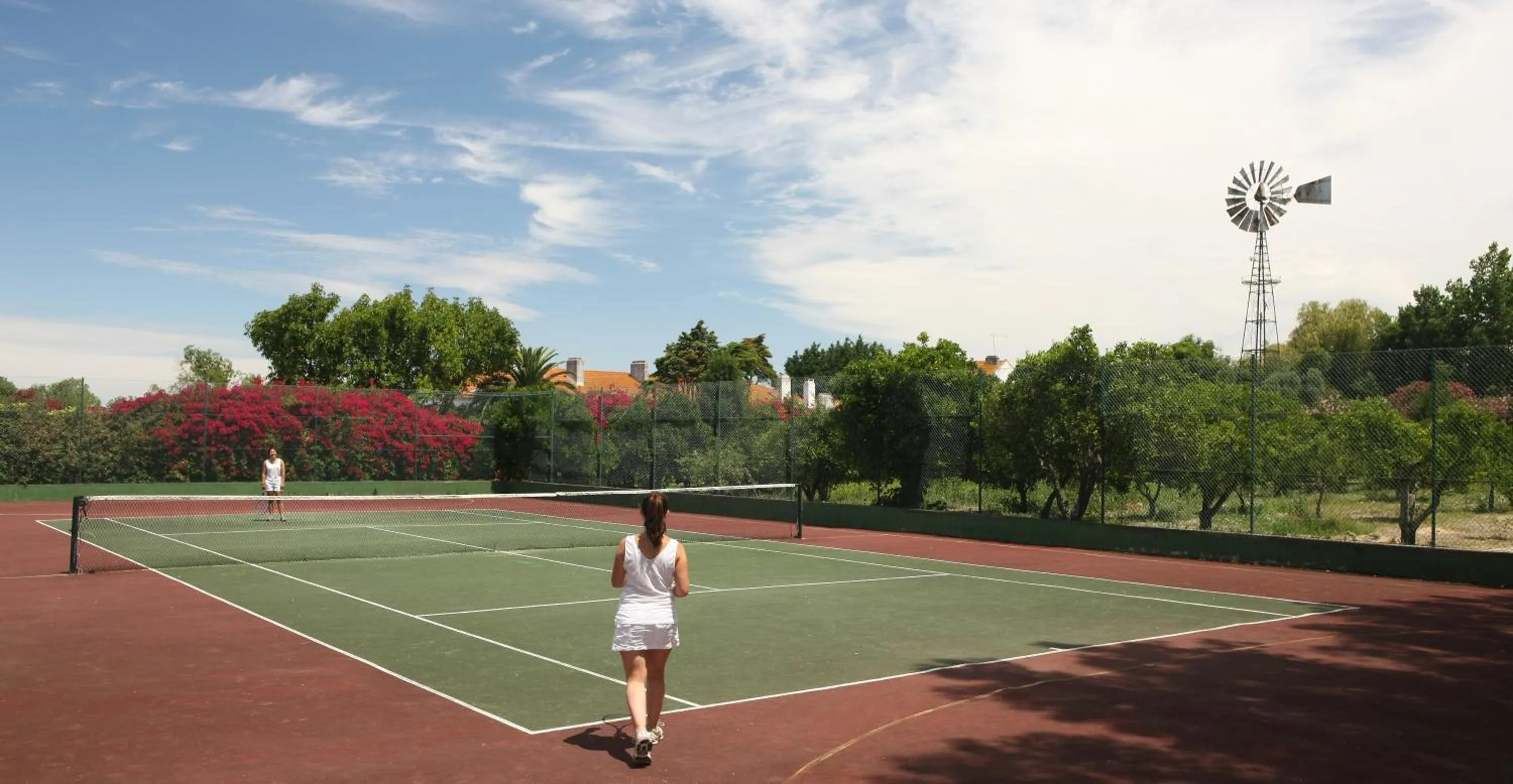 Tennis court in Quinta Da Praia Das Fontes
