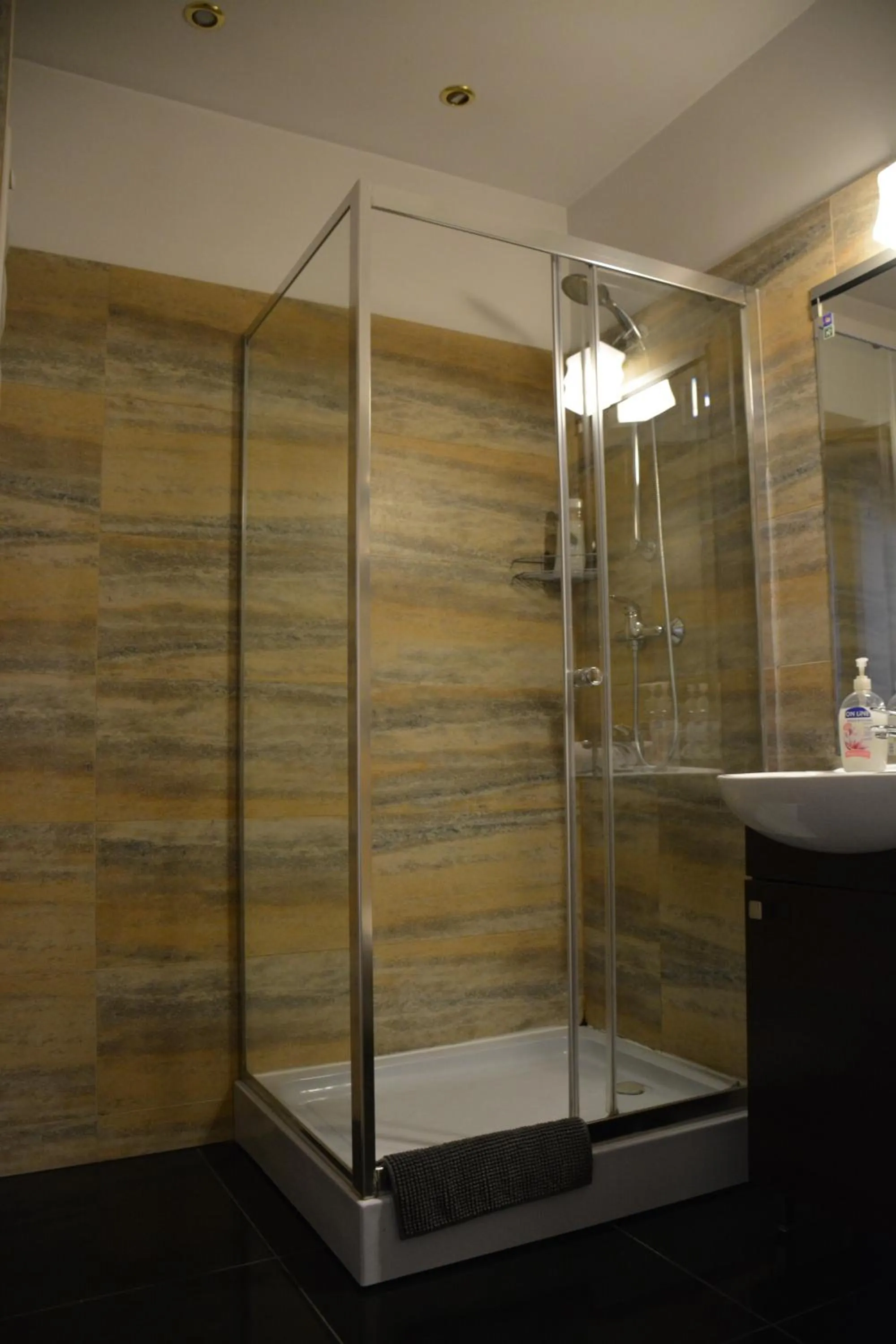 Shower in Residence B&B La Fontaine Aparthotel