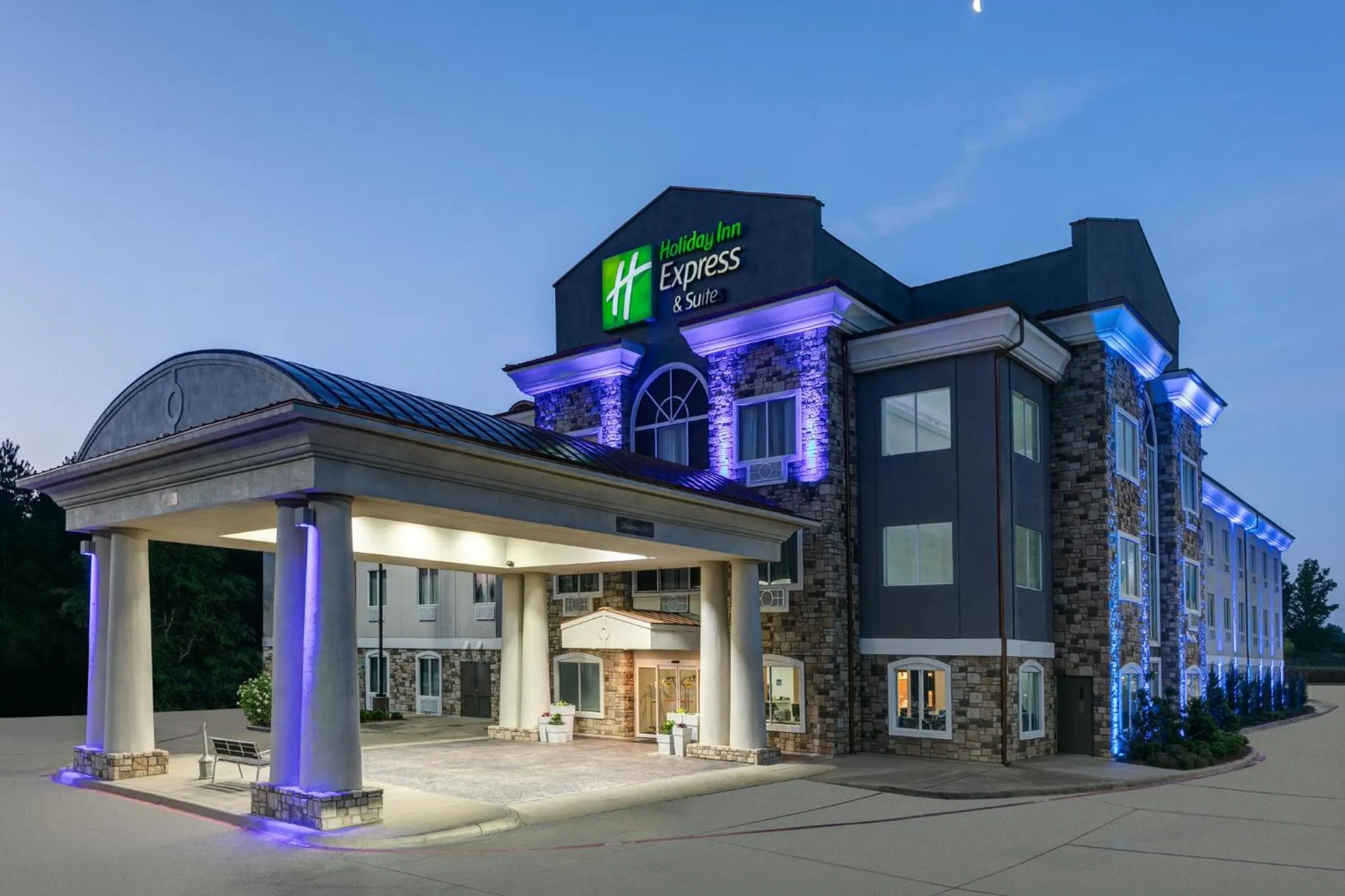 Property building in Holiday Inn Express Hotel & Suites Marshall by IHG