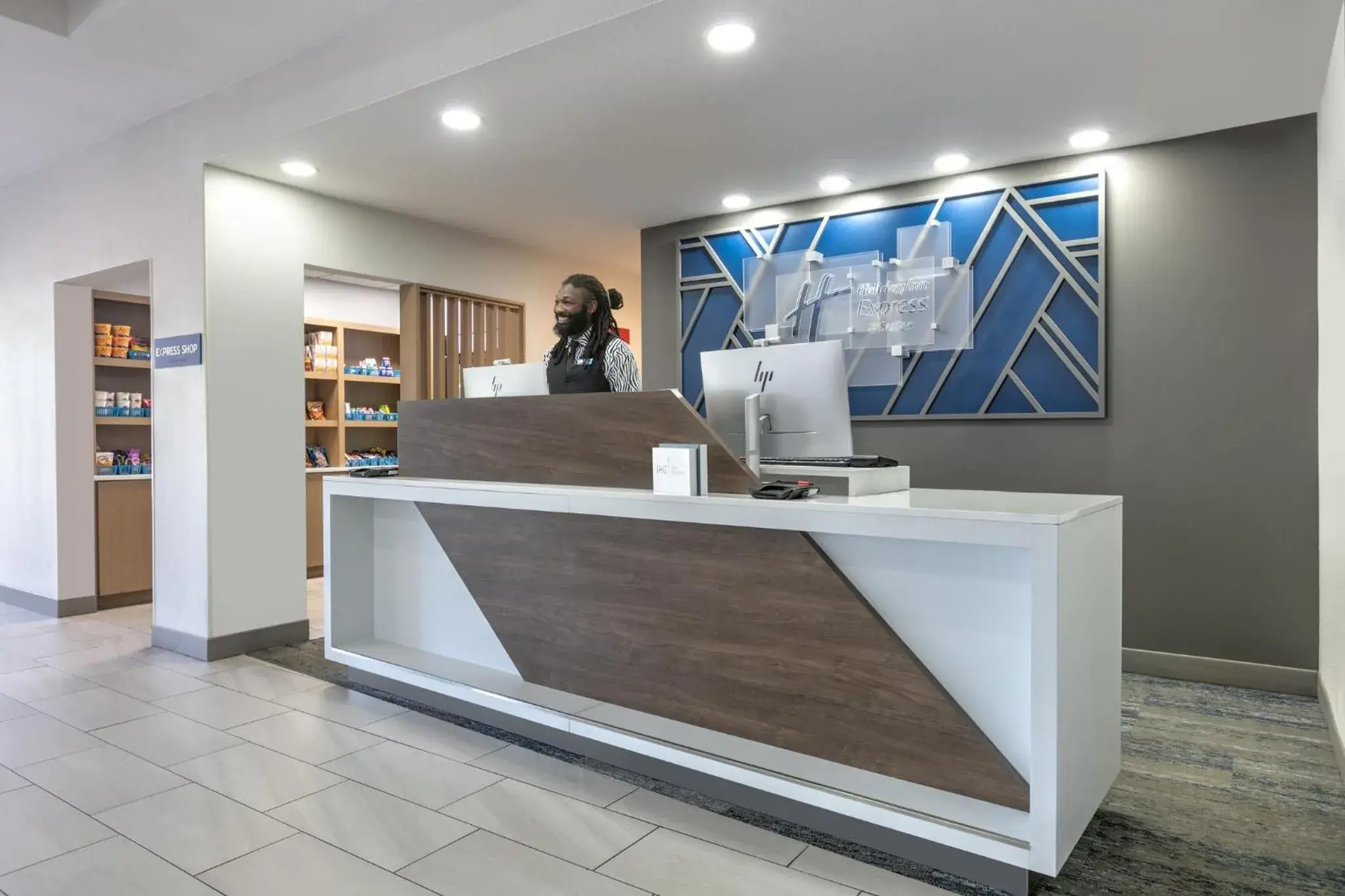 Property building in Holiday Inn Express Hotel & Suites Marshall by IHG Property building in Holiday Inn Express Hotel & Suites Marshall by IHG