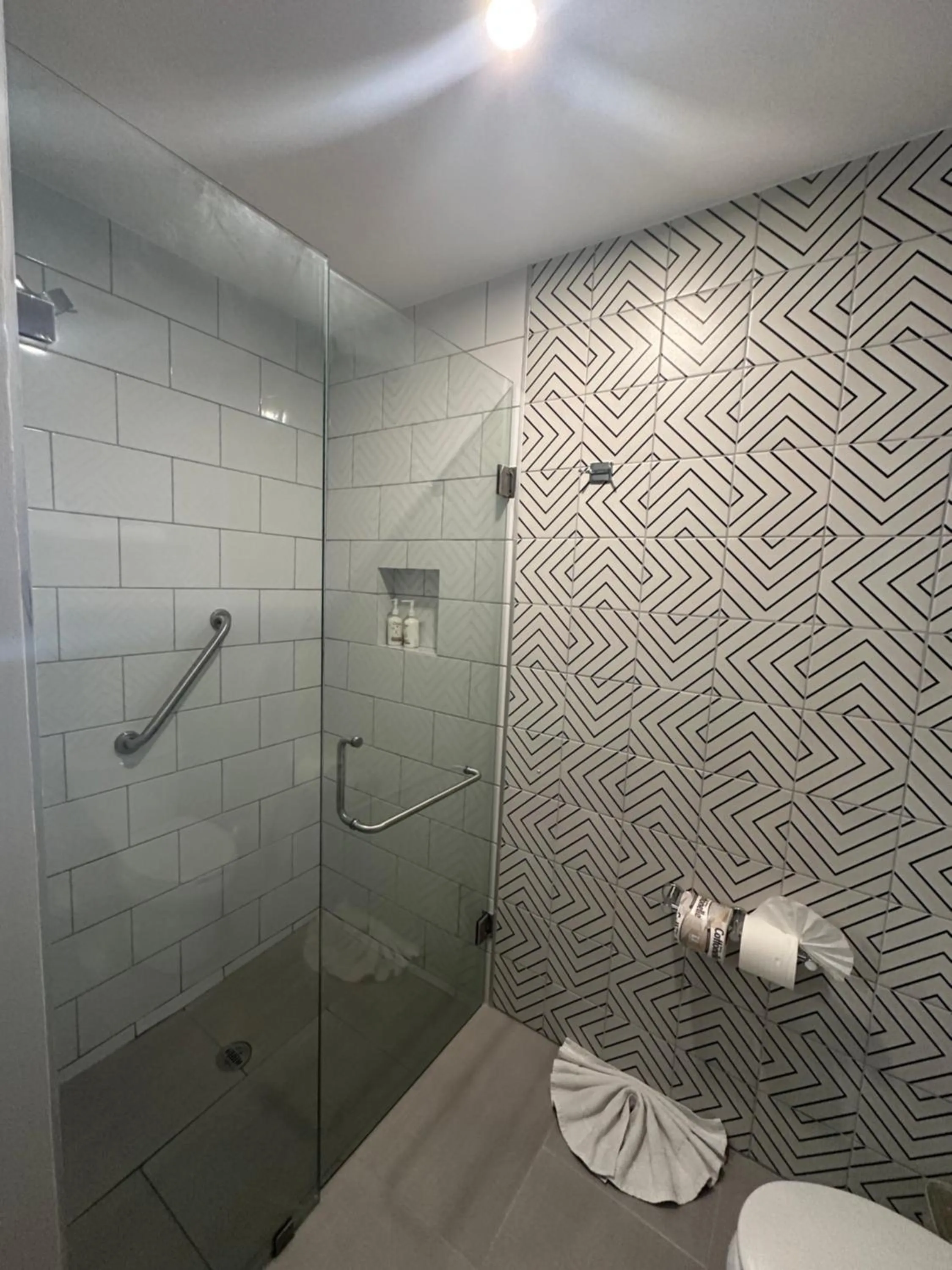 Shower in Holiday Inn Express Nuevo Laredo by IHG