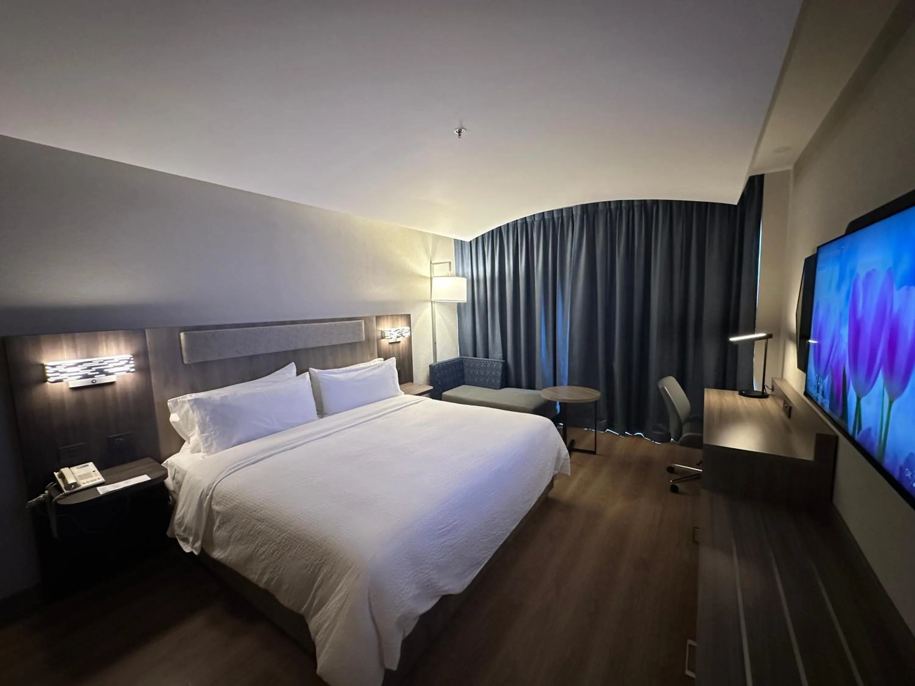 Photo of the whole room, Bed in Holiday Inn Express Nuevo Laredo by IHG