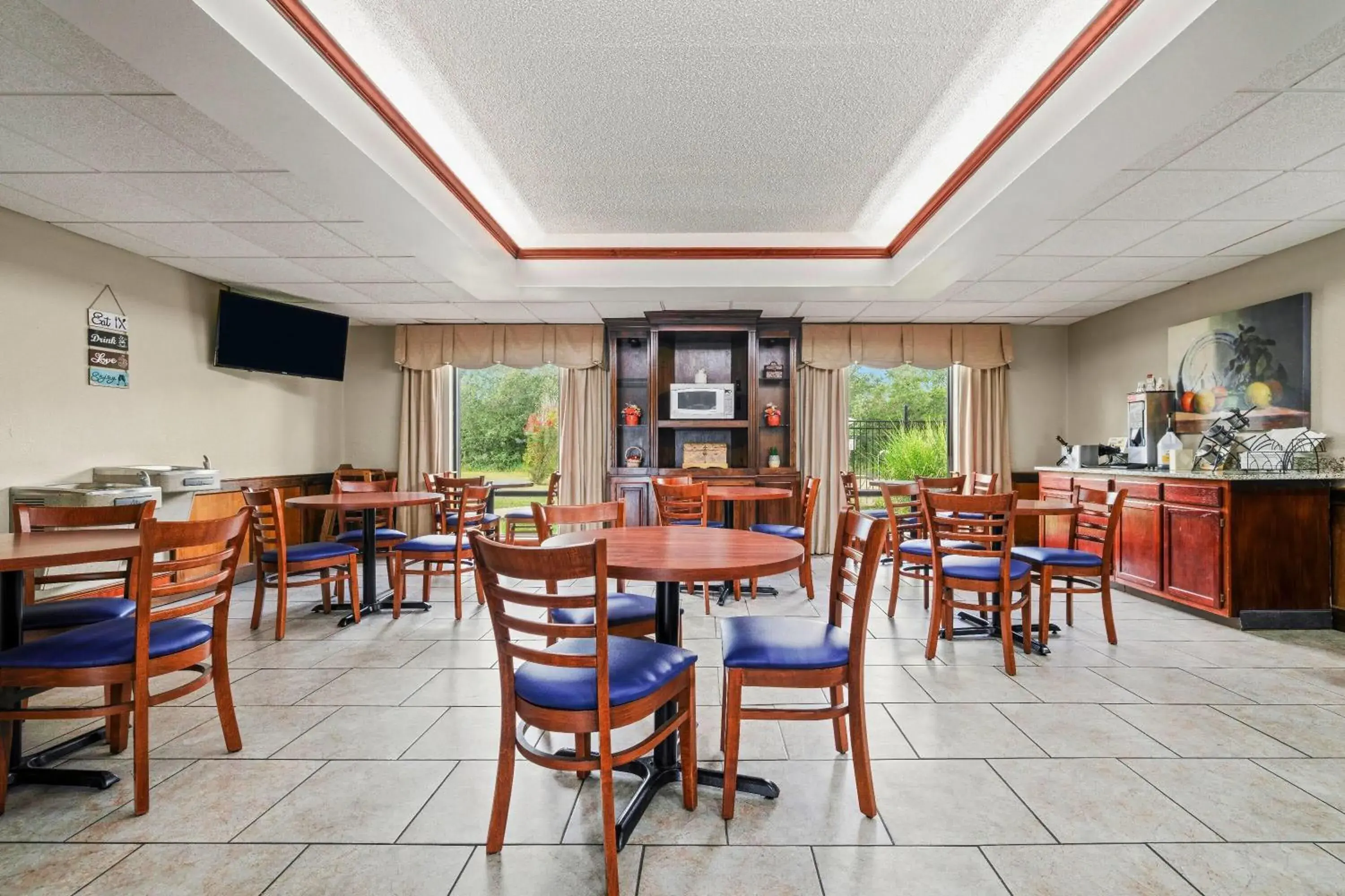 Restaurant/places to eat in Baymont by Wyndham Madisonville Restaurant/places to eat in Baymont by Wyndham Madisonville