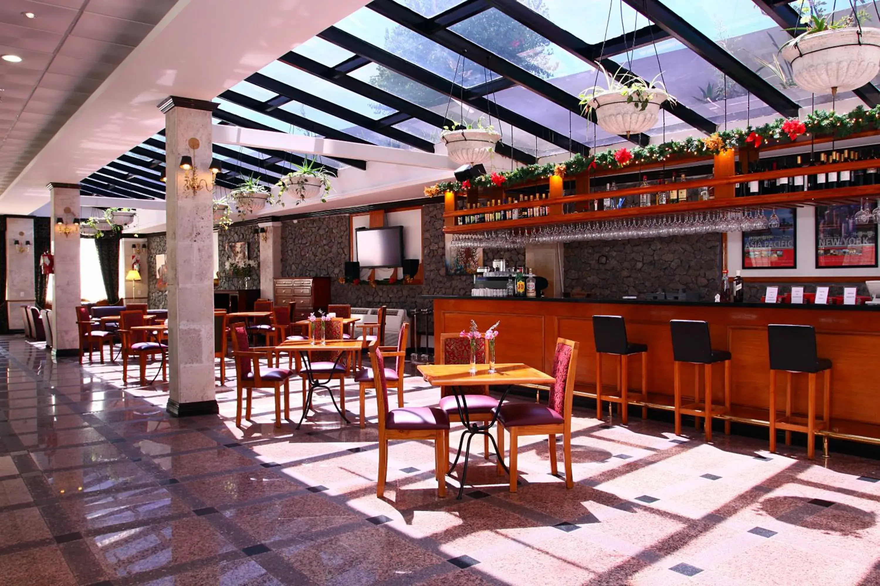 Lounge or bar in Ramada by Wyndham Buenos Aires Lounge or bar in Ramada by Wyndham Buenos Aires