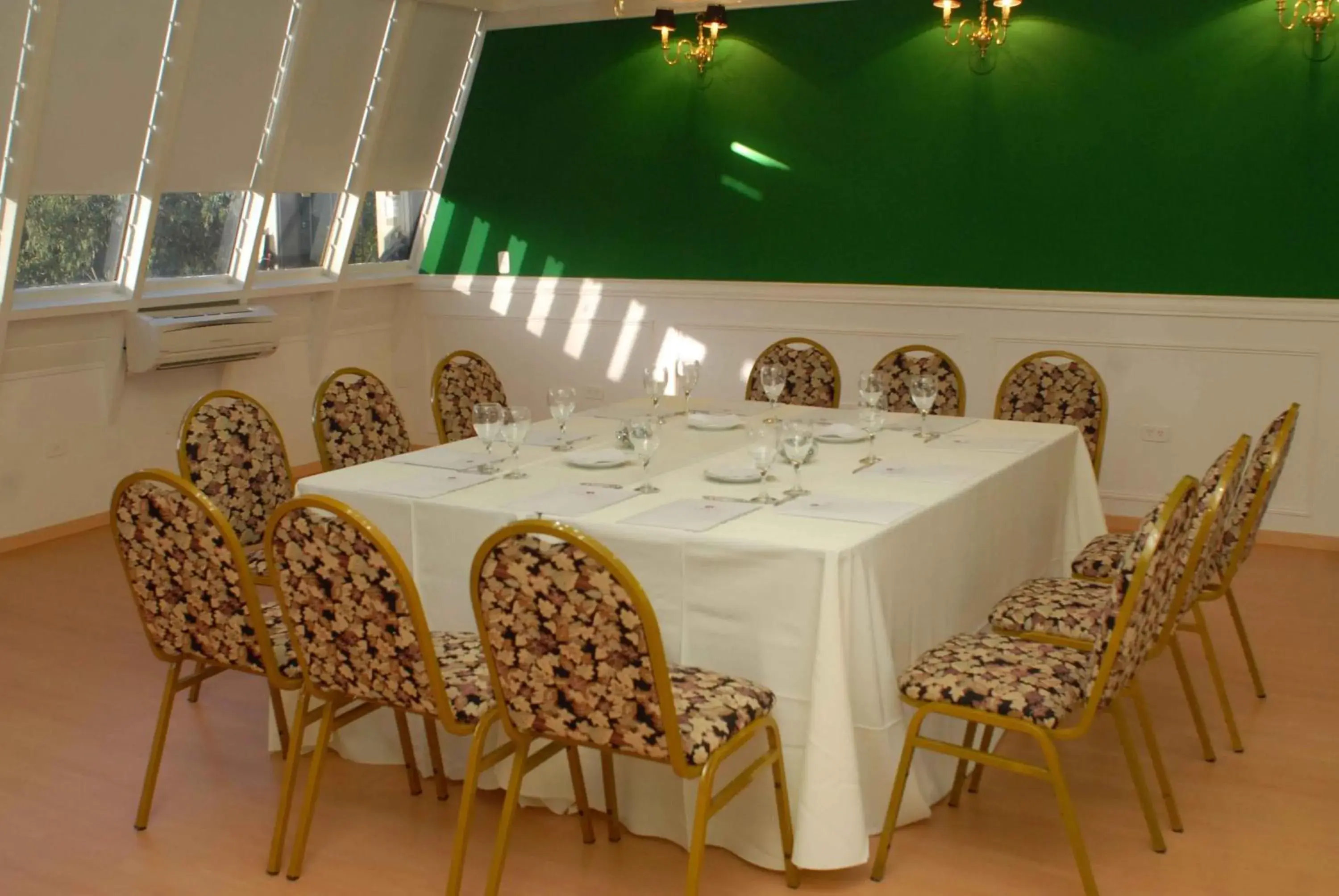 Restaurant/places to eat in Ramada by Wyndham Buenos Aires Restaurant/places to eat in Ramada by Wyndham Buenos Aires