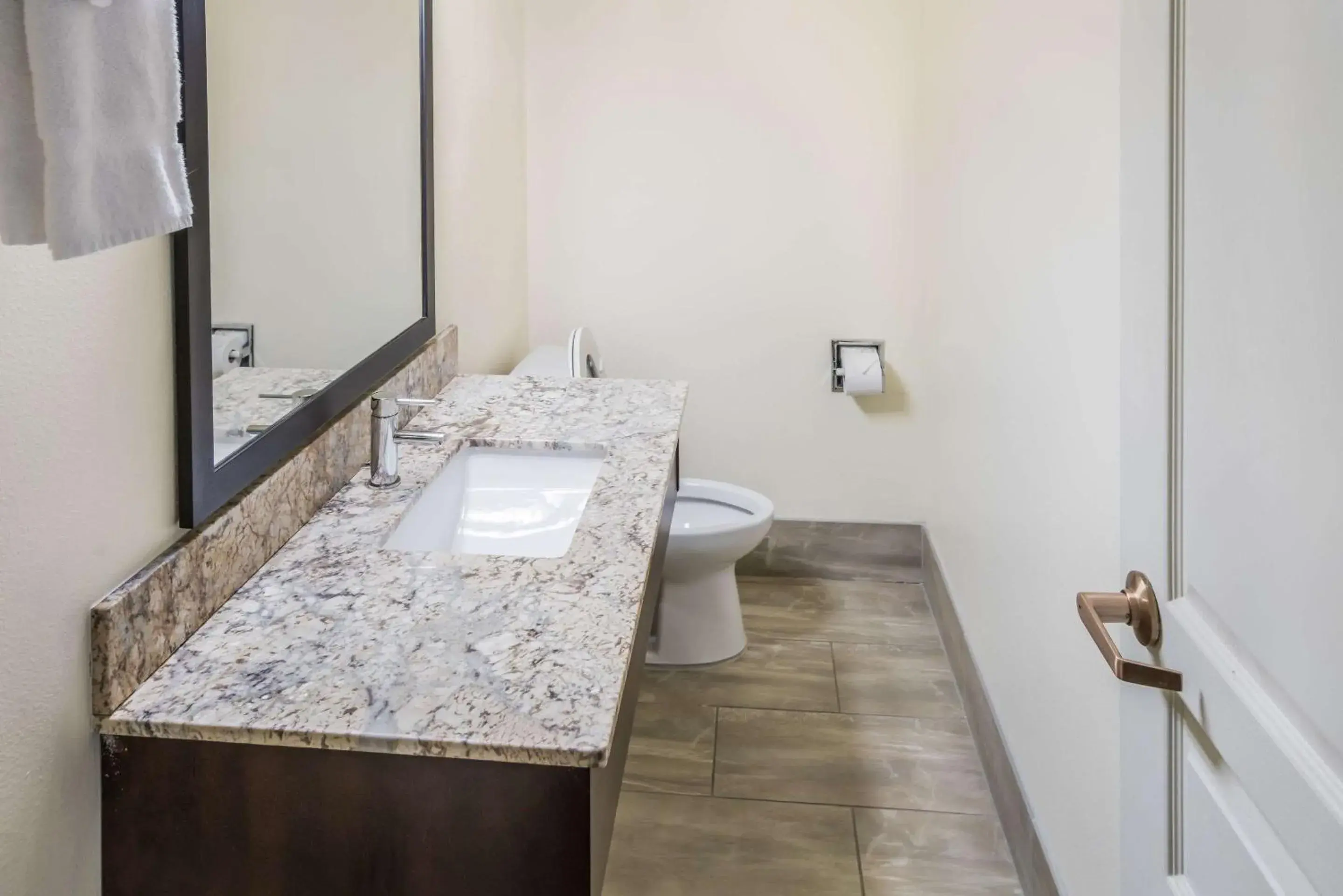 Bedroom, Bed in Clarion Inn Page - Lake Powell Bedroom, Bed in Clarion Inn Page - Lake Powell