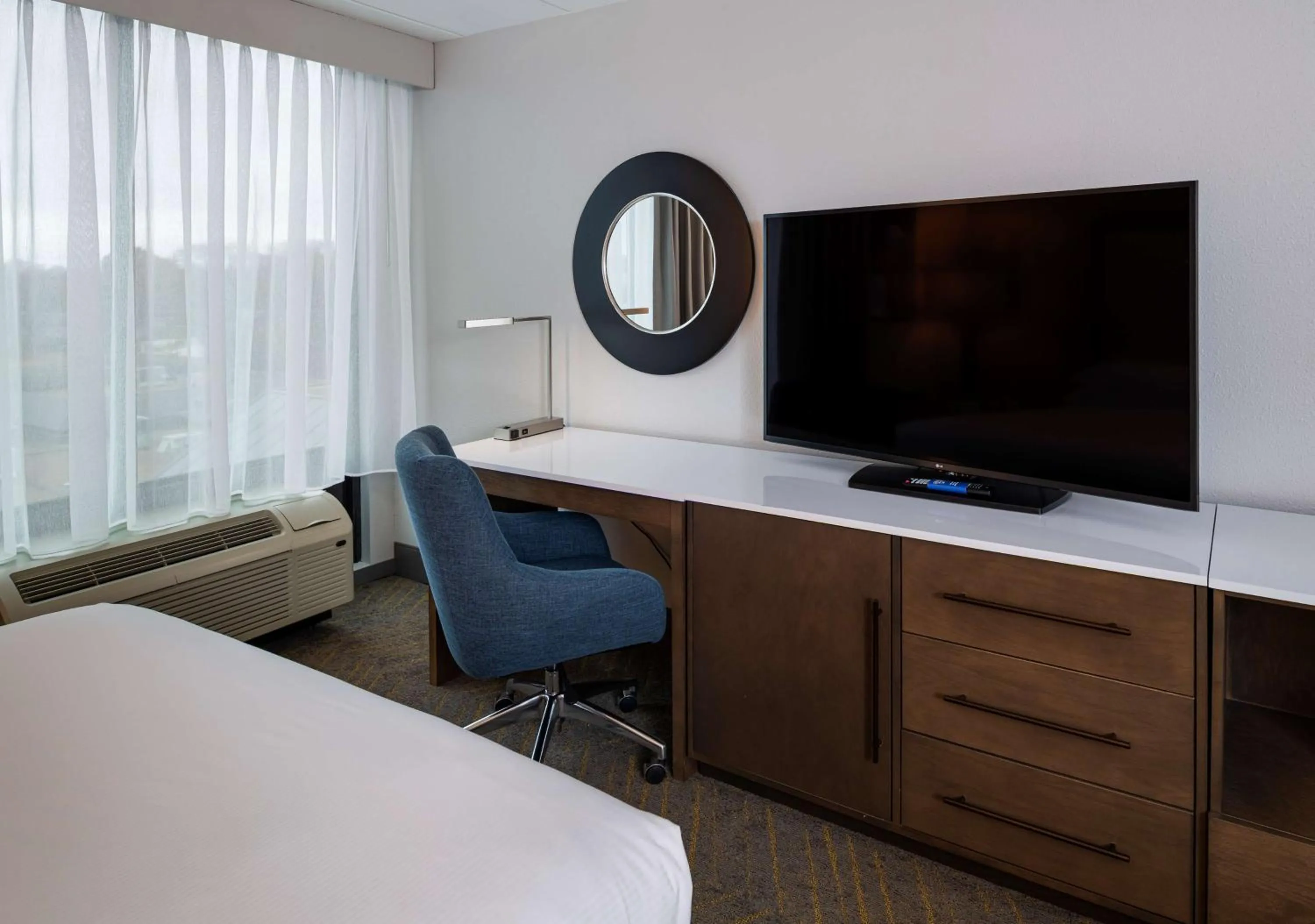 Bedroom in Doubletree By Hilton Madison East