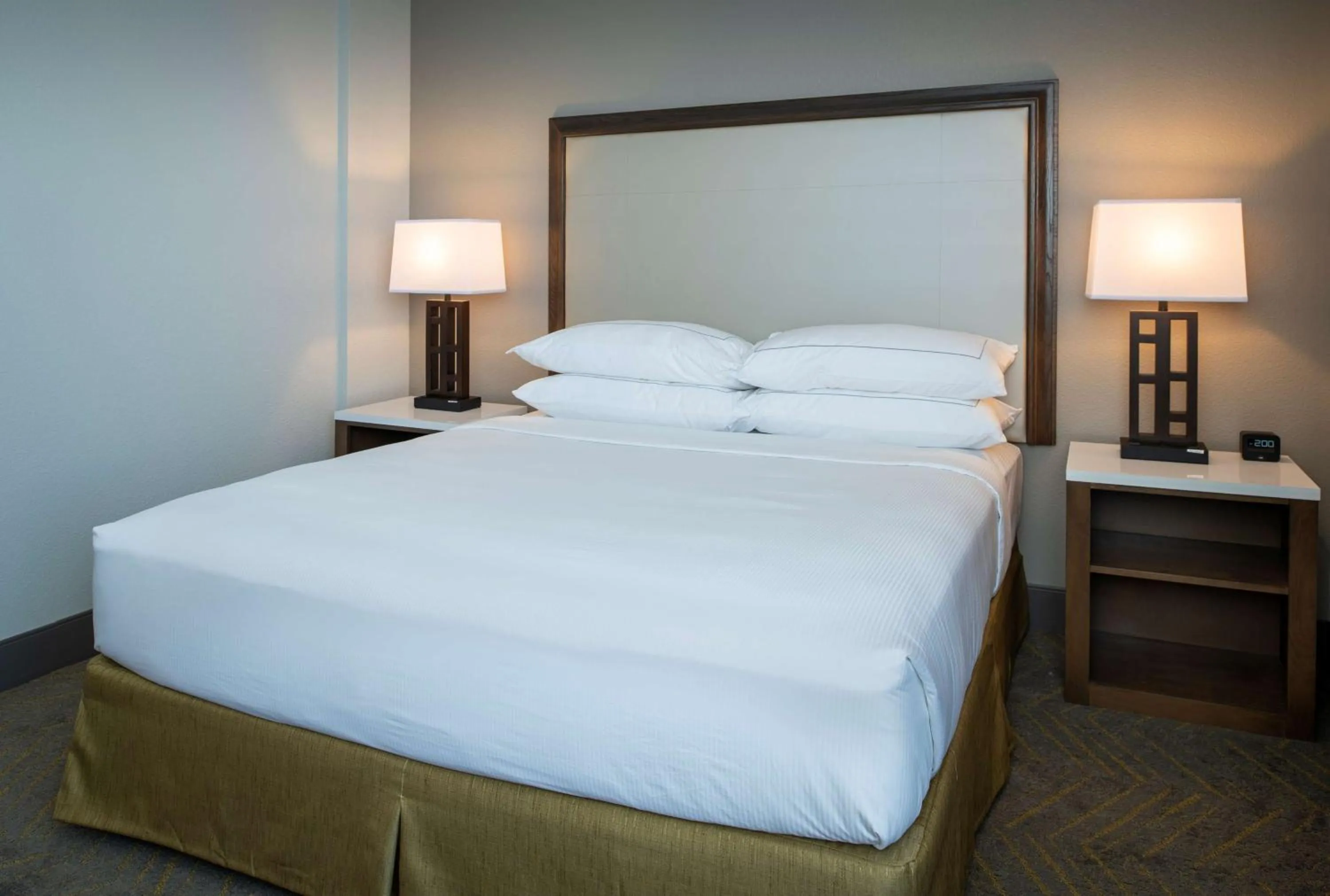 Bed in Doubletree By Hilton Madison East