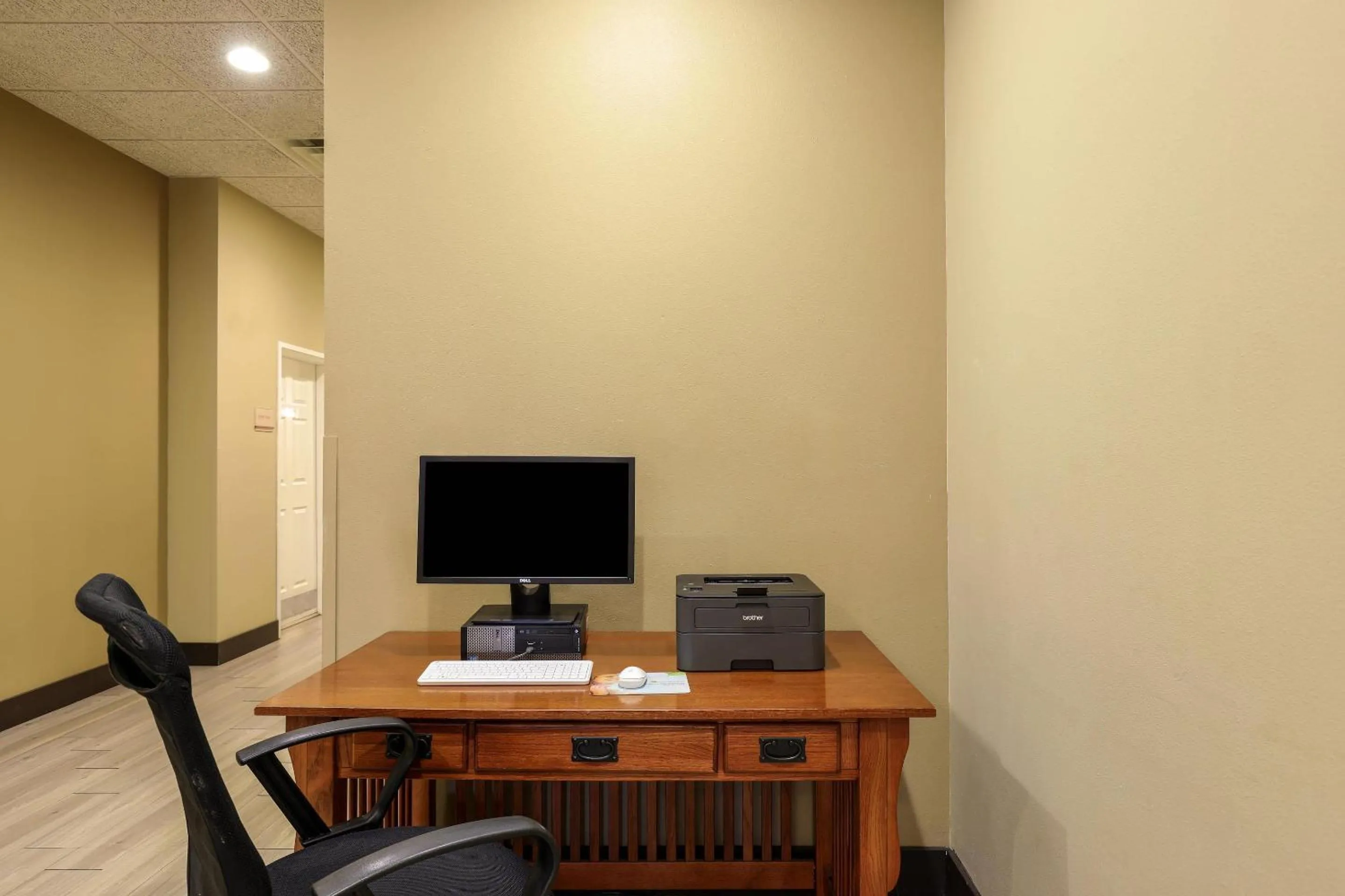 Business facilities in MainStay Suites Fitchburg - Madison